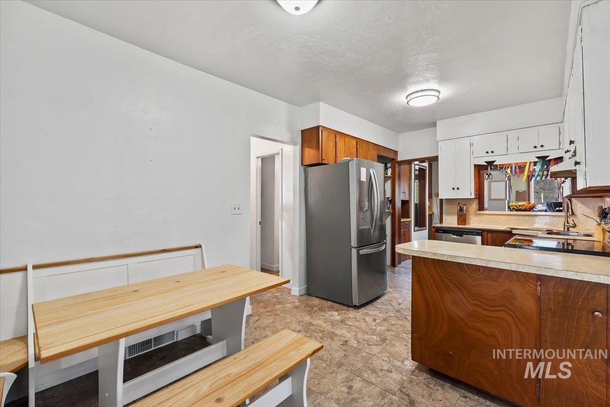 1004 N 1st ST, Nampa, Idaho 83687, 4 Bedrooms, 2 Bathrooms, Residential For Sale, Price $350,999,MLS 98979501