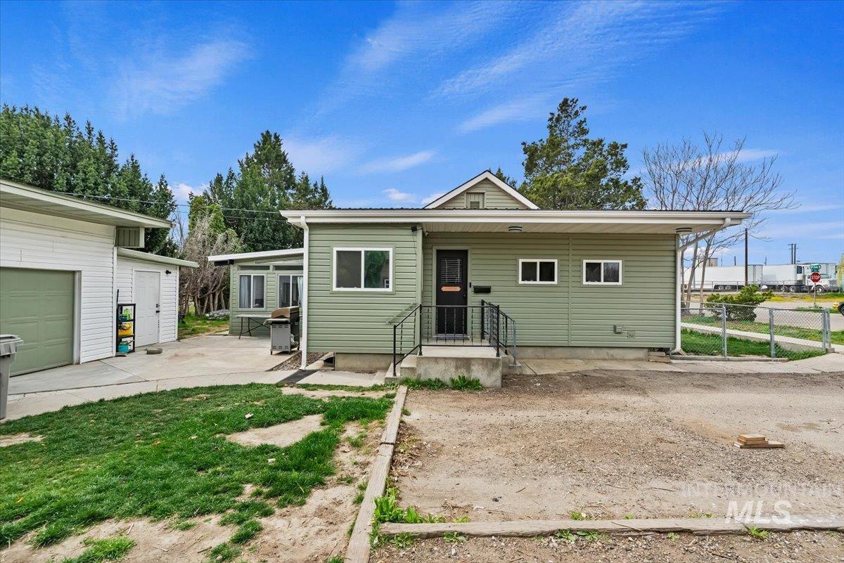 1004 N 1st ST, Nampa, Idaho 83687, 4 Bedrooms, 2 Bathrooms, Residential For Sale, Price $350,999,MLS 98979501