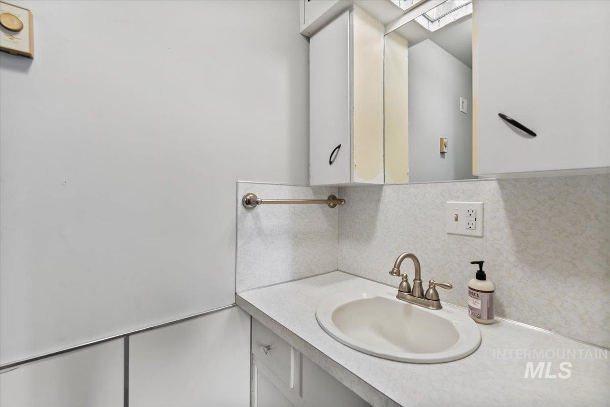 1004 N 1st ST, Nampa, Idaho 83687, 4 Bedrooms, 2 Bathrooms, Residential For Sale, Price $350,999,MLS 98979501