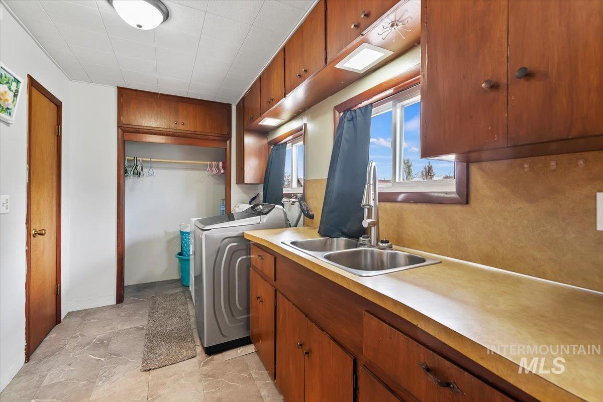 1004 N 1st ST, Nampa, Idaho 83687, 4 Bedrooms, 2 Bathrooms, Residential For Sale, Price $350,999,MLS 98979501