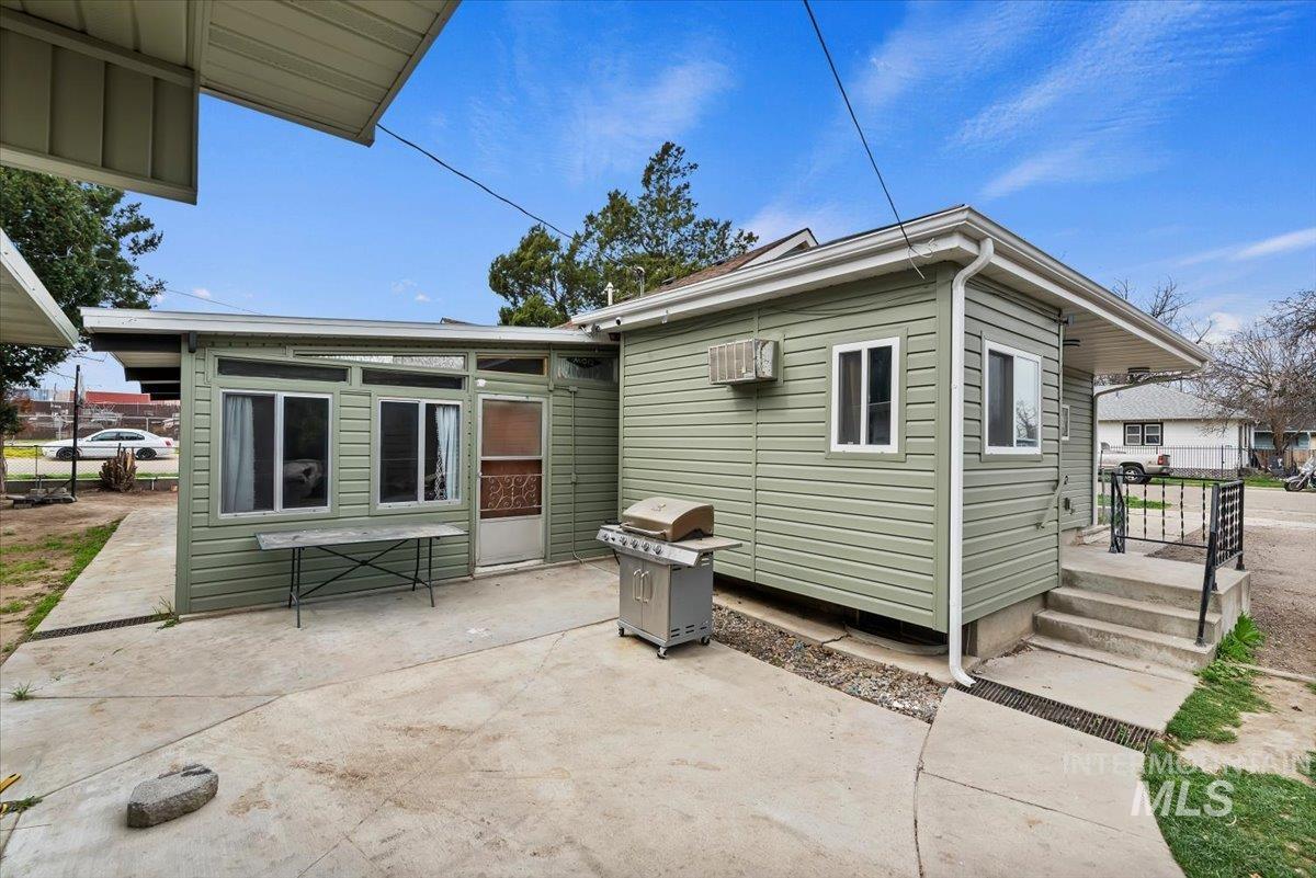 1004 N 1st ST, Nampa, Idaho 83687, 4 Bedrooms, 2 Bathrooms, Residential For Sale, Price $350,999,MLS 98979501