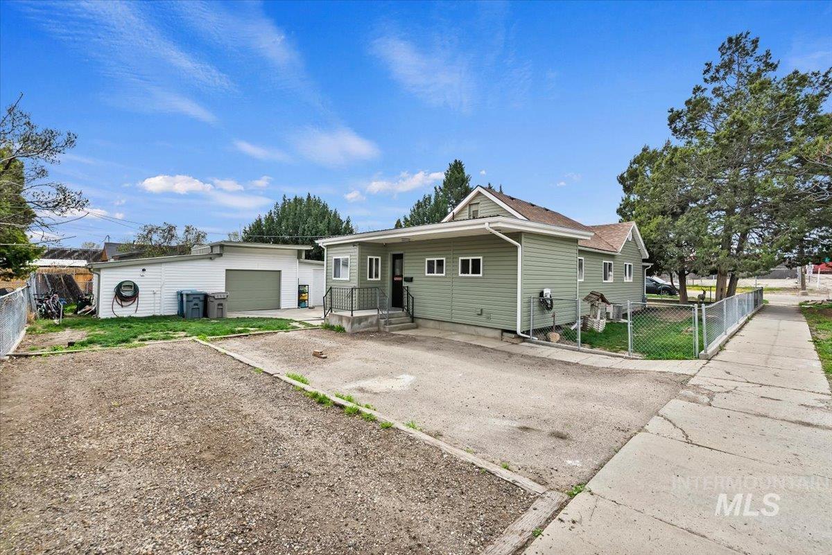 1004 N 1st ST, Nampa, Idaho 83687, 4 Bedrooms, 2 Bathrooms, Residential For Sale, Price $350,999,MLS 98979501