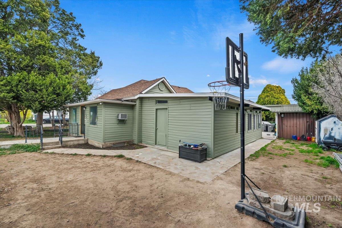 1004 N 1st ST, Nampa, Idaho 83687, 4 Bedrooms, 2 Bathrooms, Residential For Sale, Price $350,999,MLS 98979501