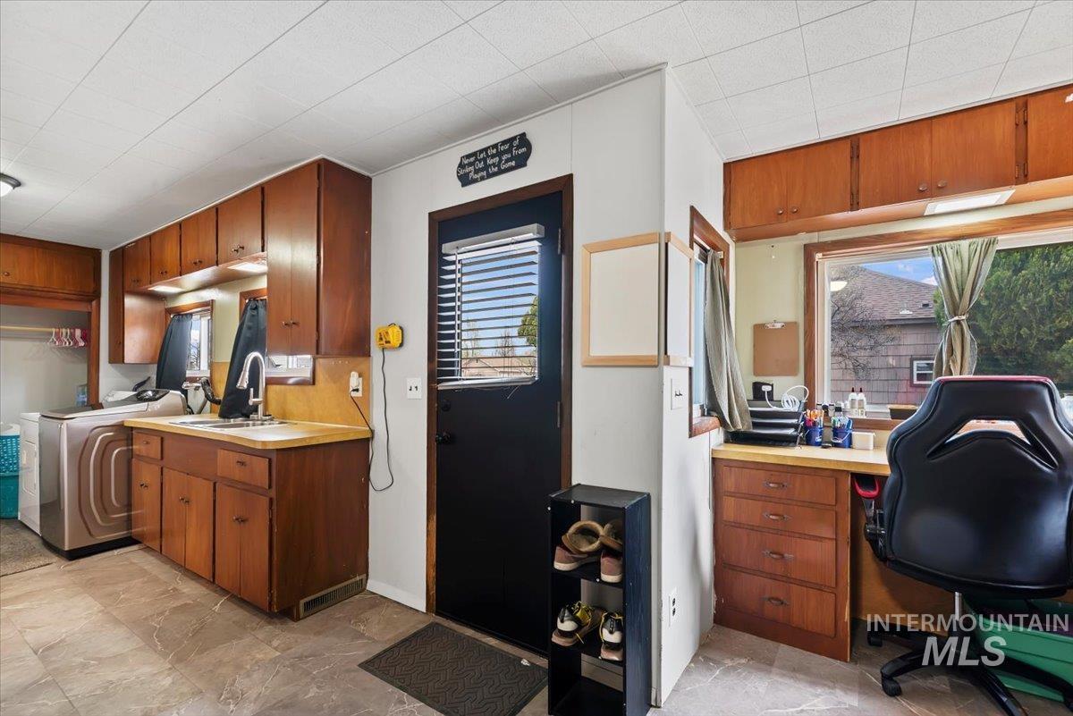 1004 N 1st ST, Nampa, Idaho 83687, 4 Bedrooms, 2 Bathrooms, Residential For Sale, Price $350,999,MLS 98979501