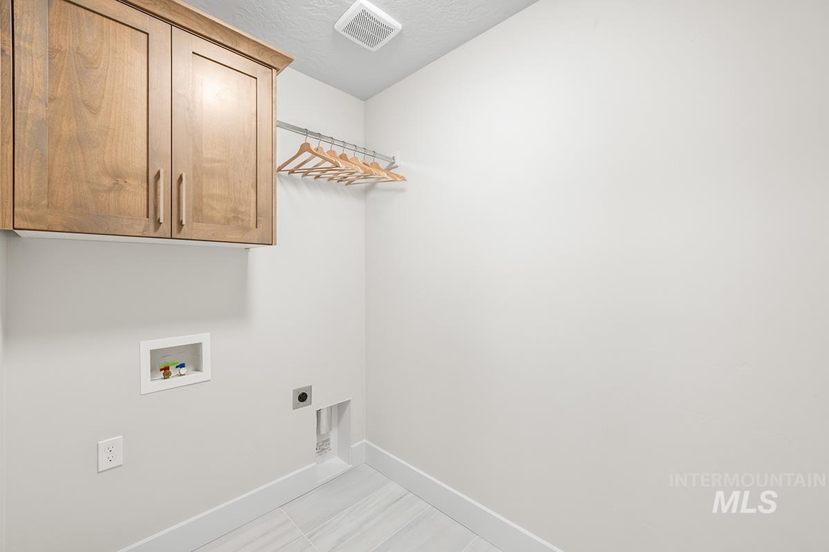 7119 S Skybreak Lane, Meridian, Idaho 83642, 3 Bedrooms, 2 Bathrooms, Residential For Sale, Price $512,800, 98979503