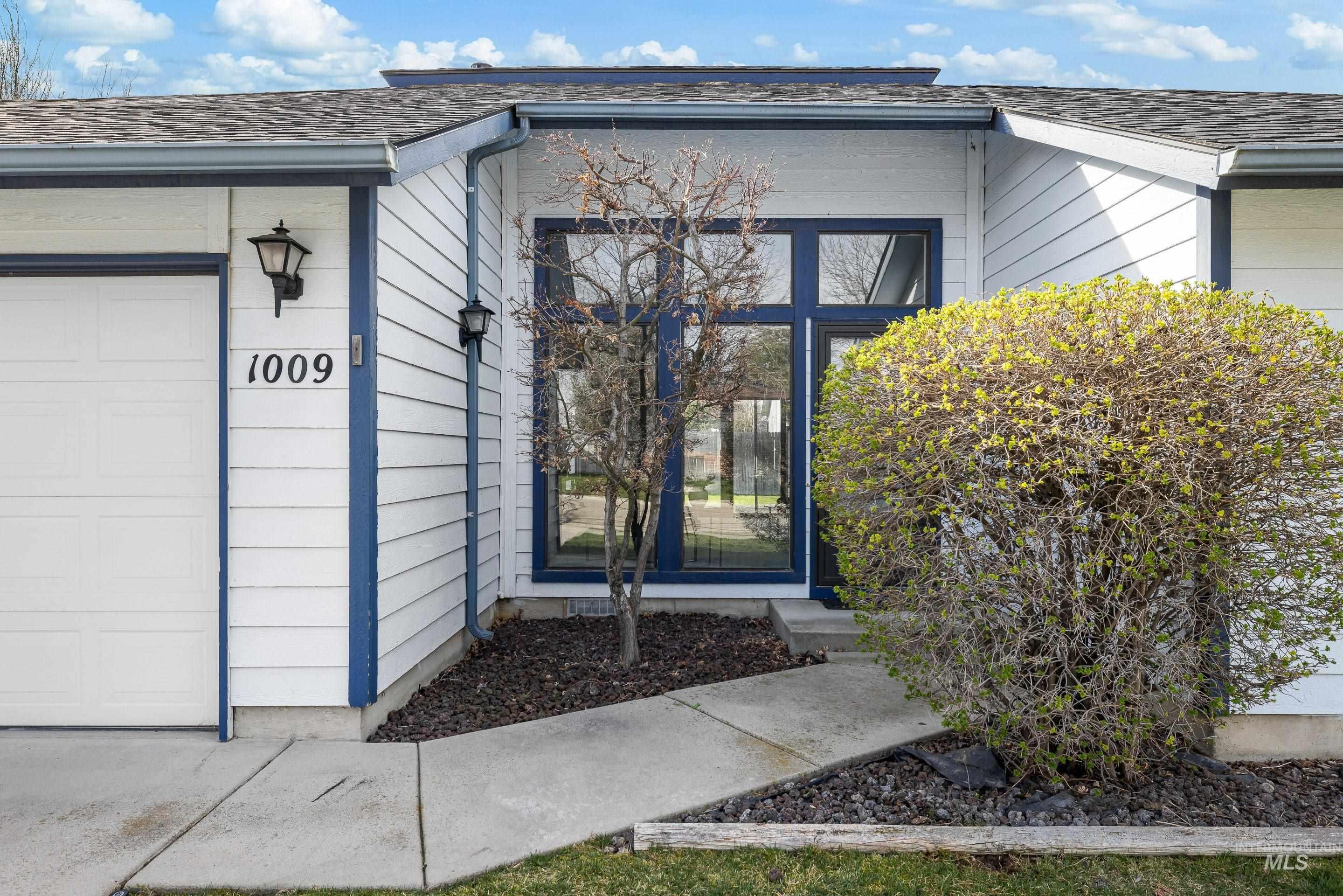 1009 W Crest Wood Cir, Meridian, Idaho 83642, 2 Bedrooms, 2 Bathrooms, Residential For Sale, Price $364,900, 98979507