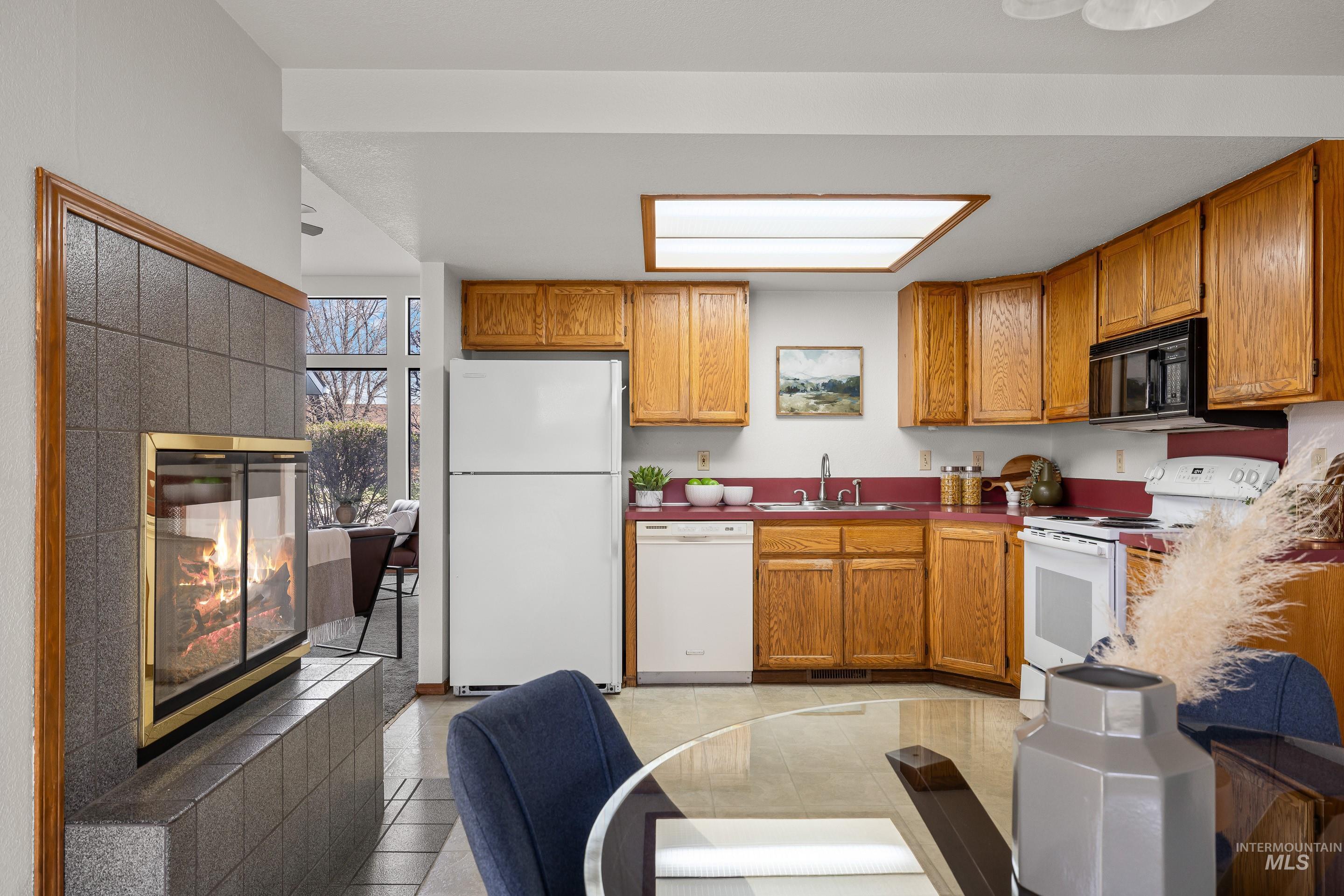 1009 W Crest Wood Cir, Meridian, Idaho 83642, 2 Bedrooms, 2 Bathrooms, Residential For Sale, Price $364,900, 98979507