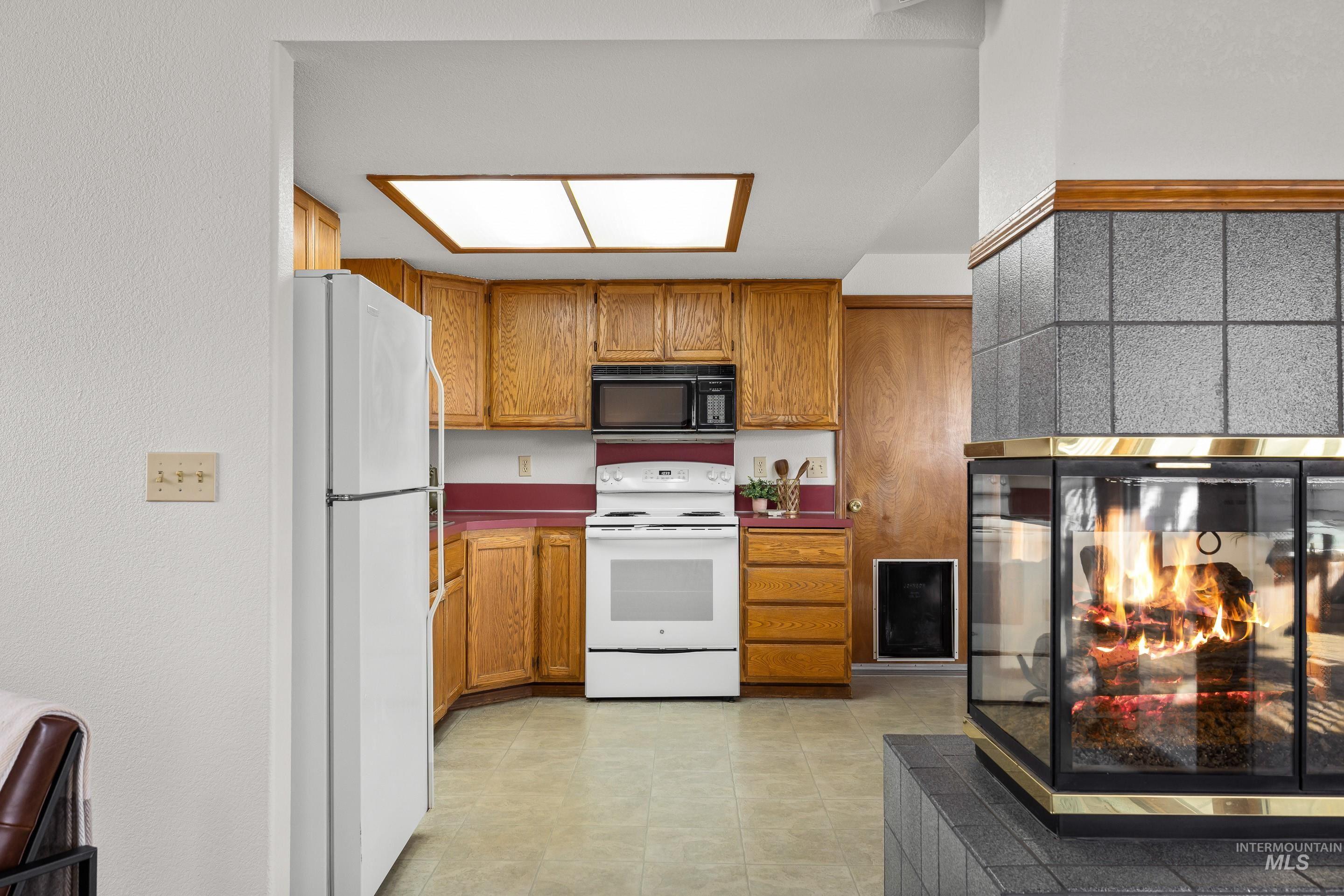 1009 W Crest Wood Cir, Meridian, Idaho 83642, 2 Bedrooms, 2 Bathrooms, Residential For Sale, Price $364,900, 98979507