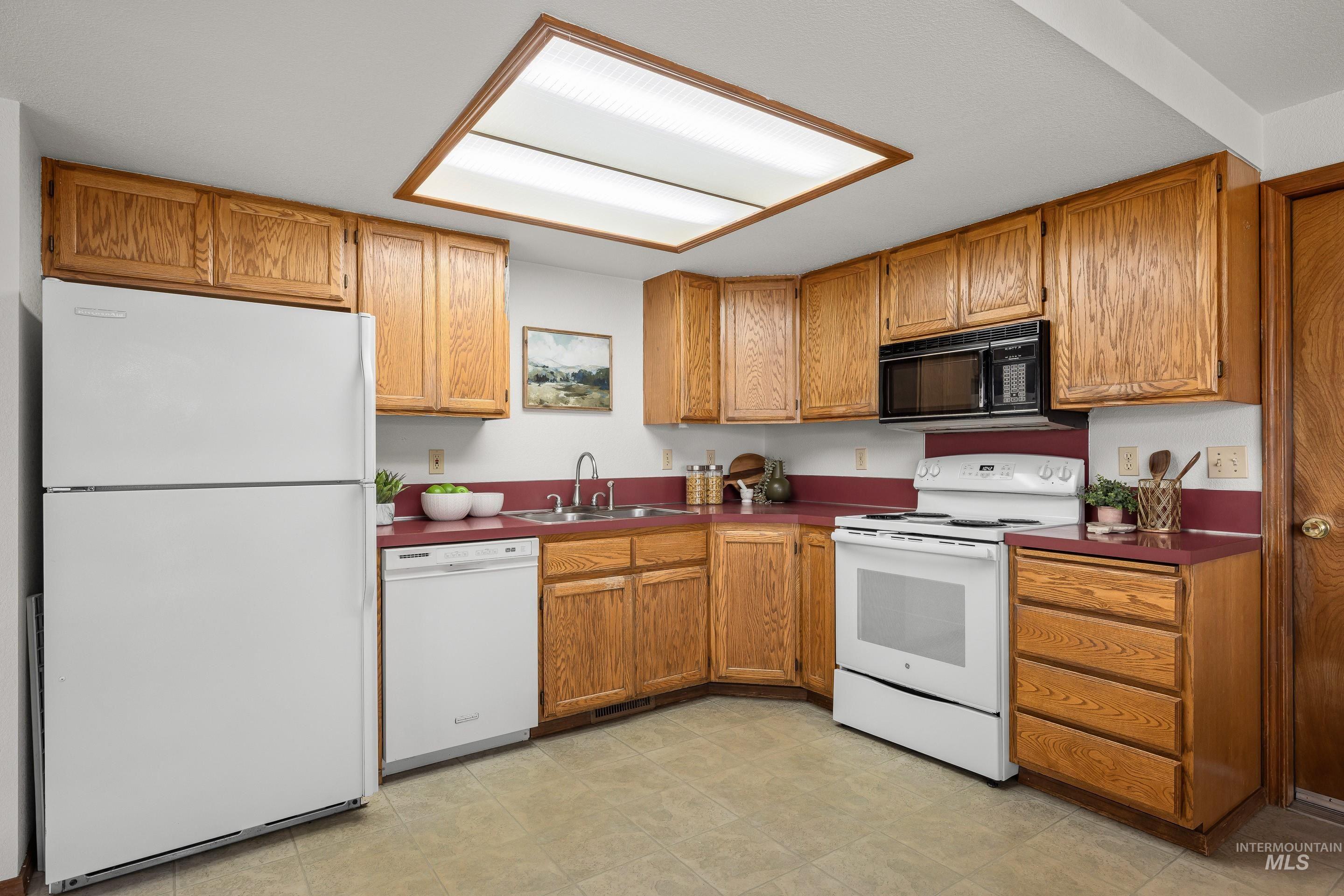 1009 W Crest Wood Cir, Meridian, Idaho 83642, 2 Bedrooms, 2 Bathrooms, Residential For Sale, Price $364,900, 98979507