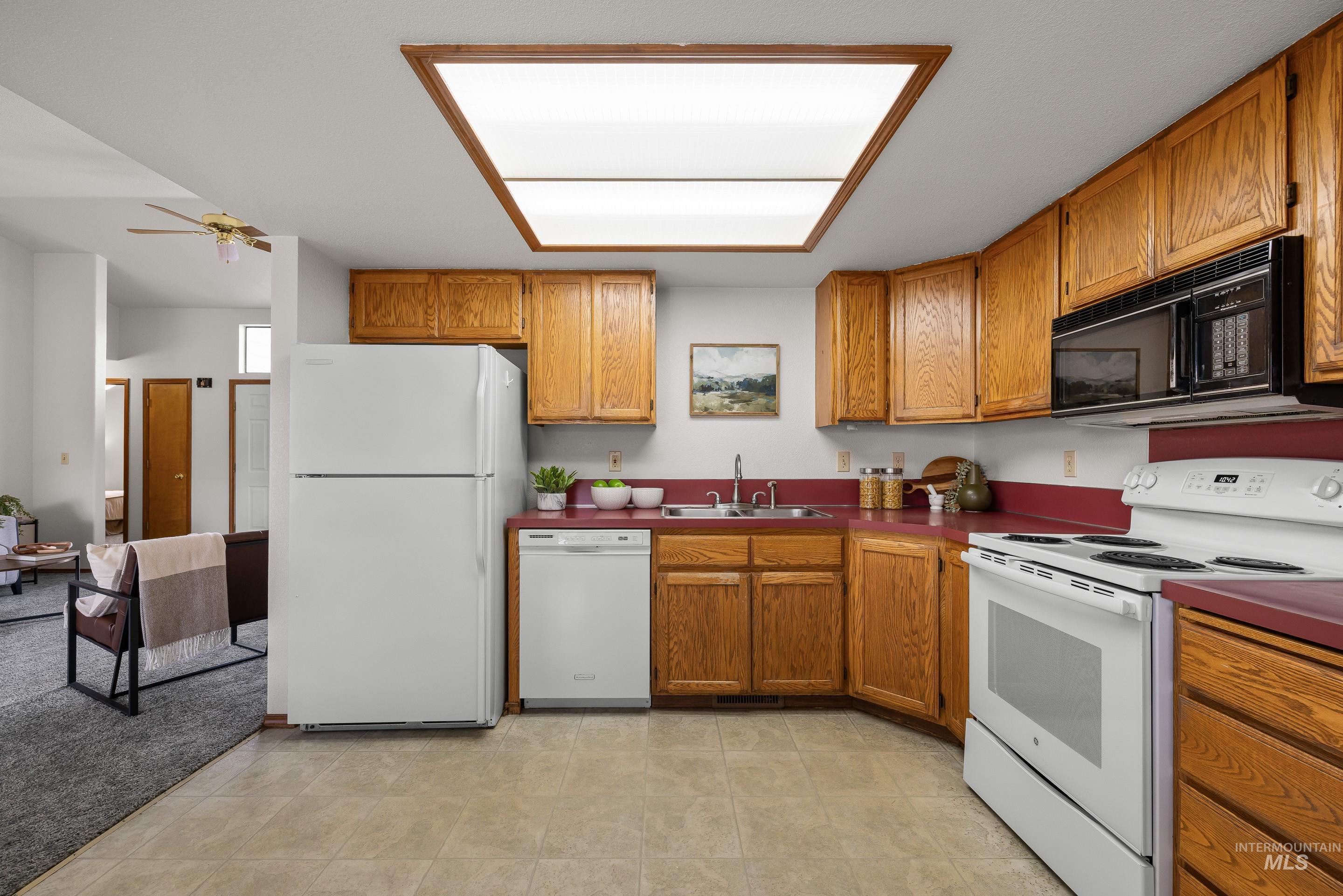 1009 W Crest Wood Cir, Meridian, Idaho 83642, 2 Bedrooms, 2 Bathrooms, Residential For Sale, Price $364,900, 98979507