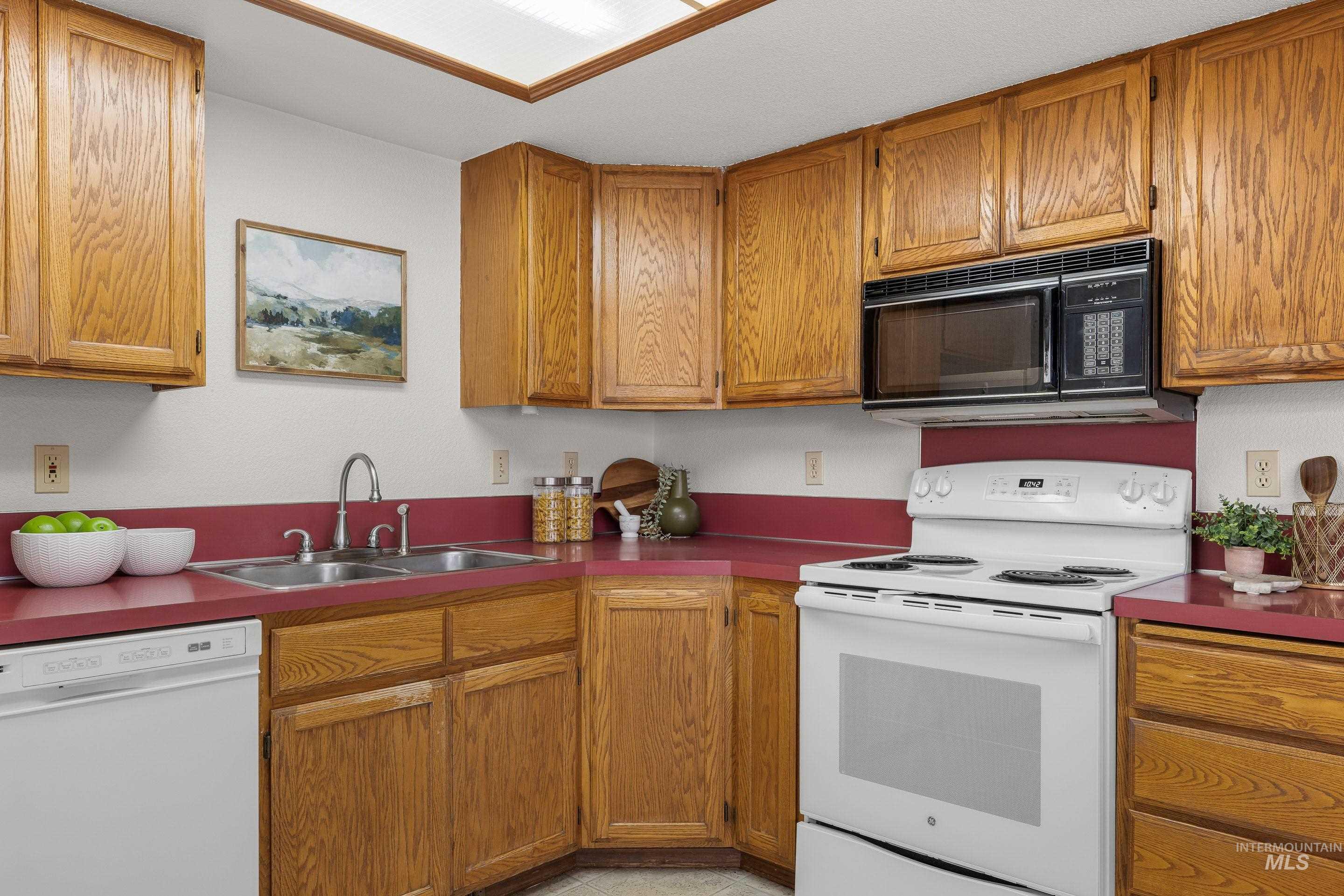 1009 W Crest Wood Cir, Meridian, Idaho 83642, 2 Bedrooms, 2 Bathrooms, Residential For Sale, Price $364,900, 98979507