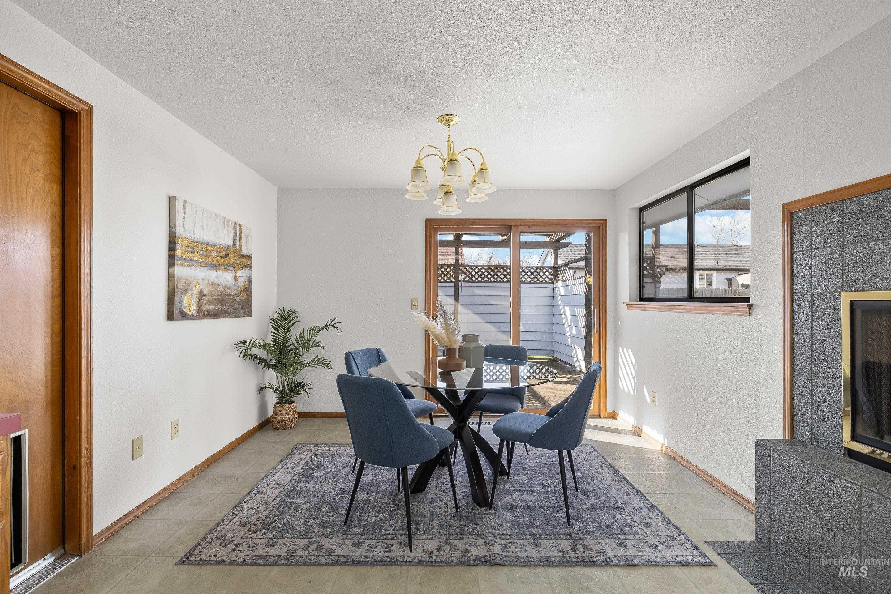 1009 W Crest Wood Cir, Meridian, Idaho 83642, 2 Bedrooms, 2 Bathrooms, Residential For Sale, Price $364,900, 98979507