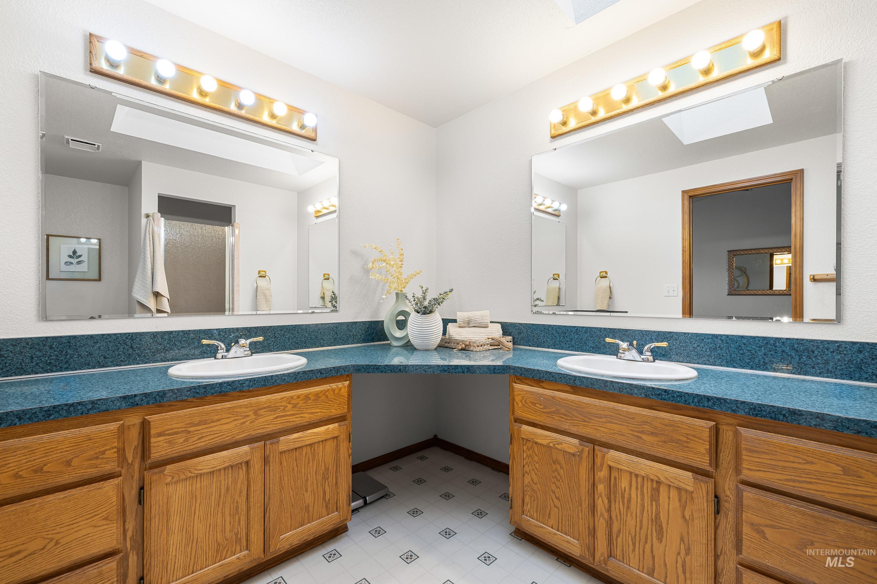 1009 W Crest Wood Cir, Meridian, Idaho 83642, 2 Bedrooms, 2 Bathrooms, Residential For Sale, Price $364,900, 98979507