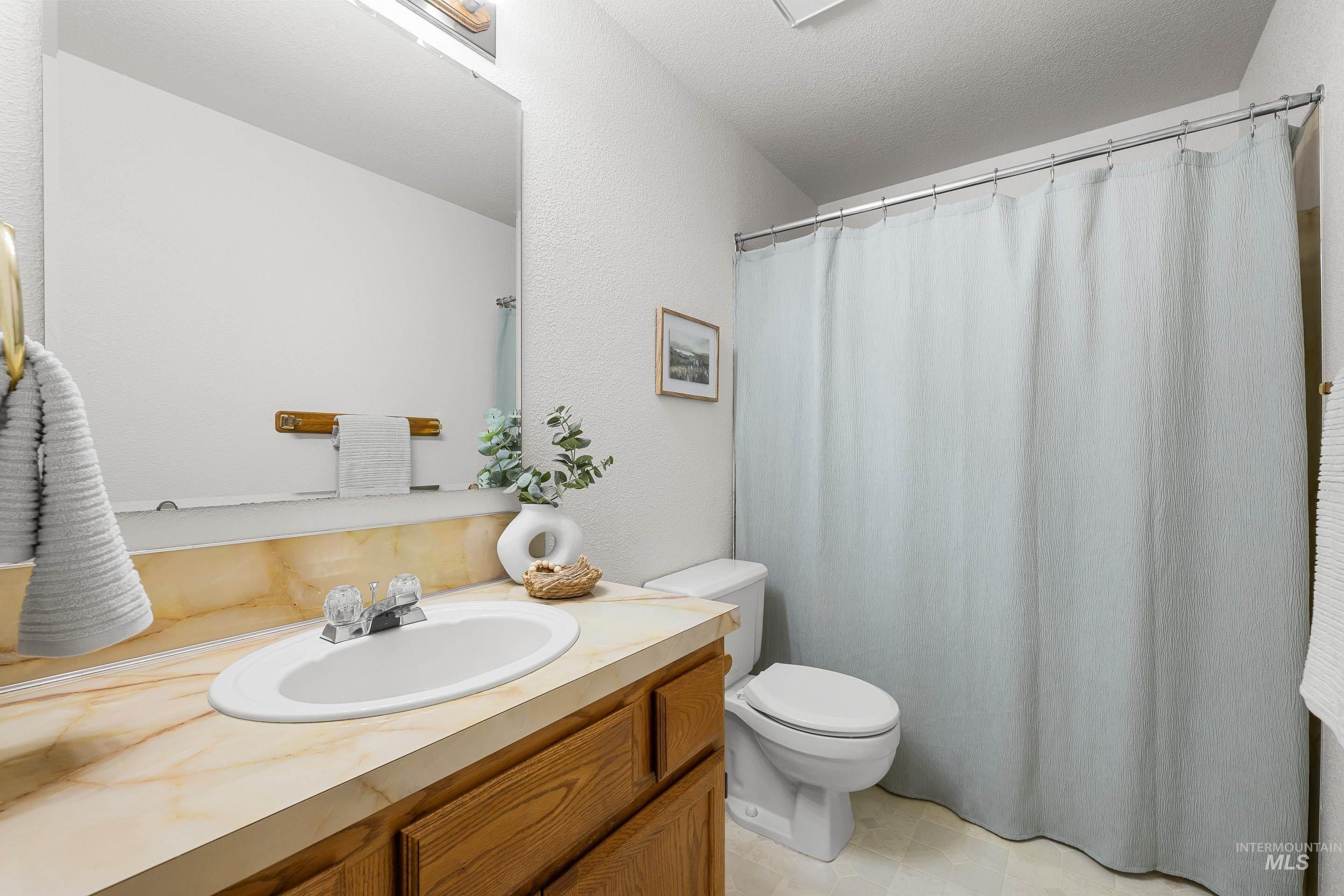 1009 W Crest Wood Cir, Meridian, Idaho 83642, 2 Bedrooms, 2 Bathrooms, Residential For Sale, Price $364,900, 98979507