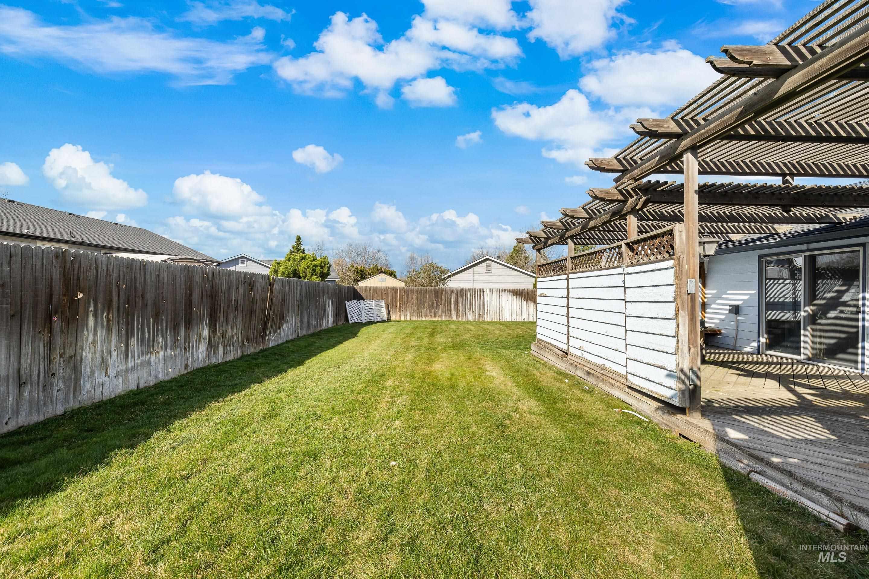 1009 W Crest Wood Cir, Meridian, Idaho 83642, 2 Bedrooms, 2 Bathrooms, Residential For Sale, Price $364,900, 98979507