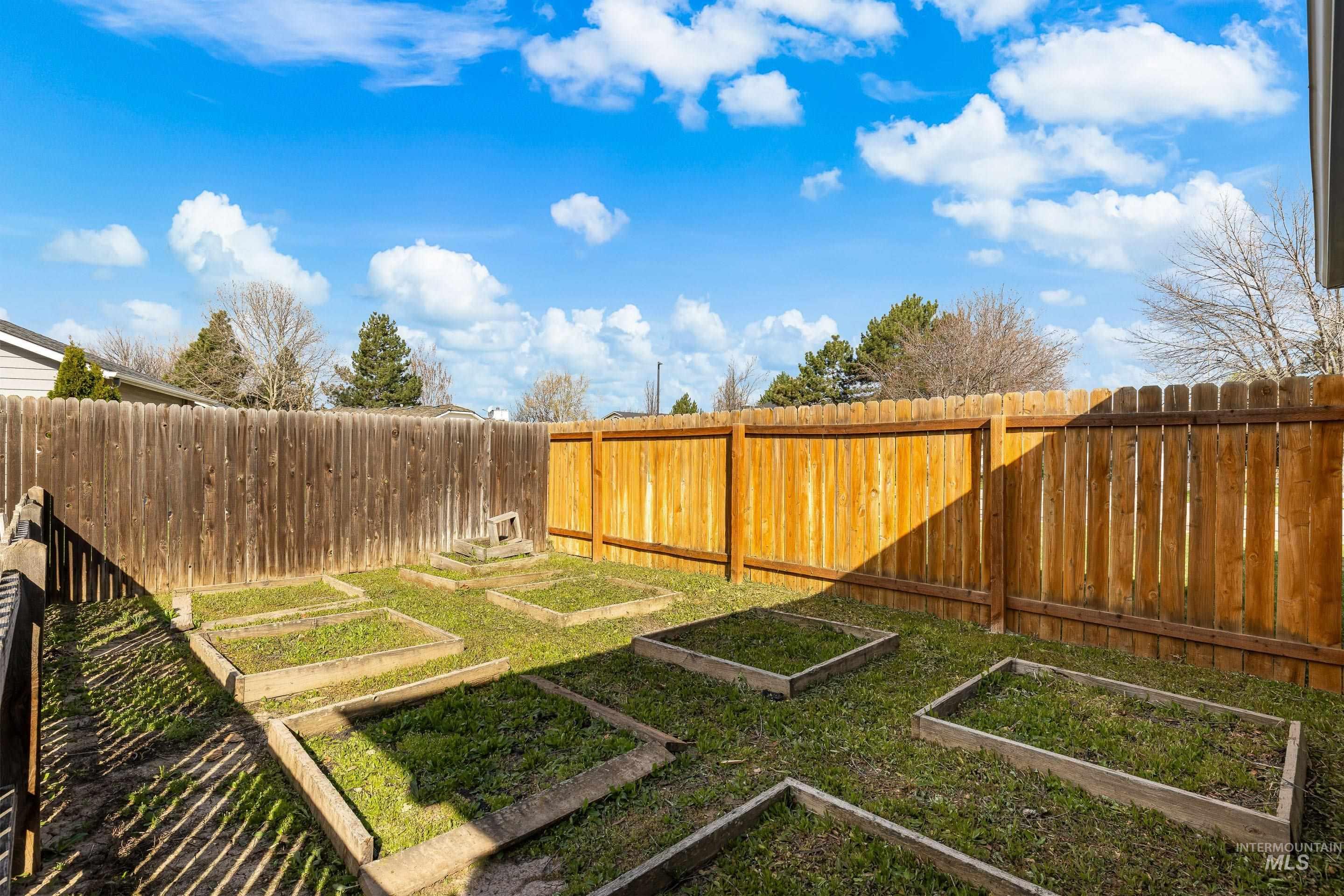 1009 W Crest Wood Cir, Meridian, Idaho 83642, 2 Bedrooms, 2 Bathrooms, Residential For Sale, Price $364,900, 98979507