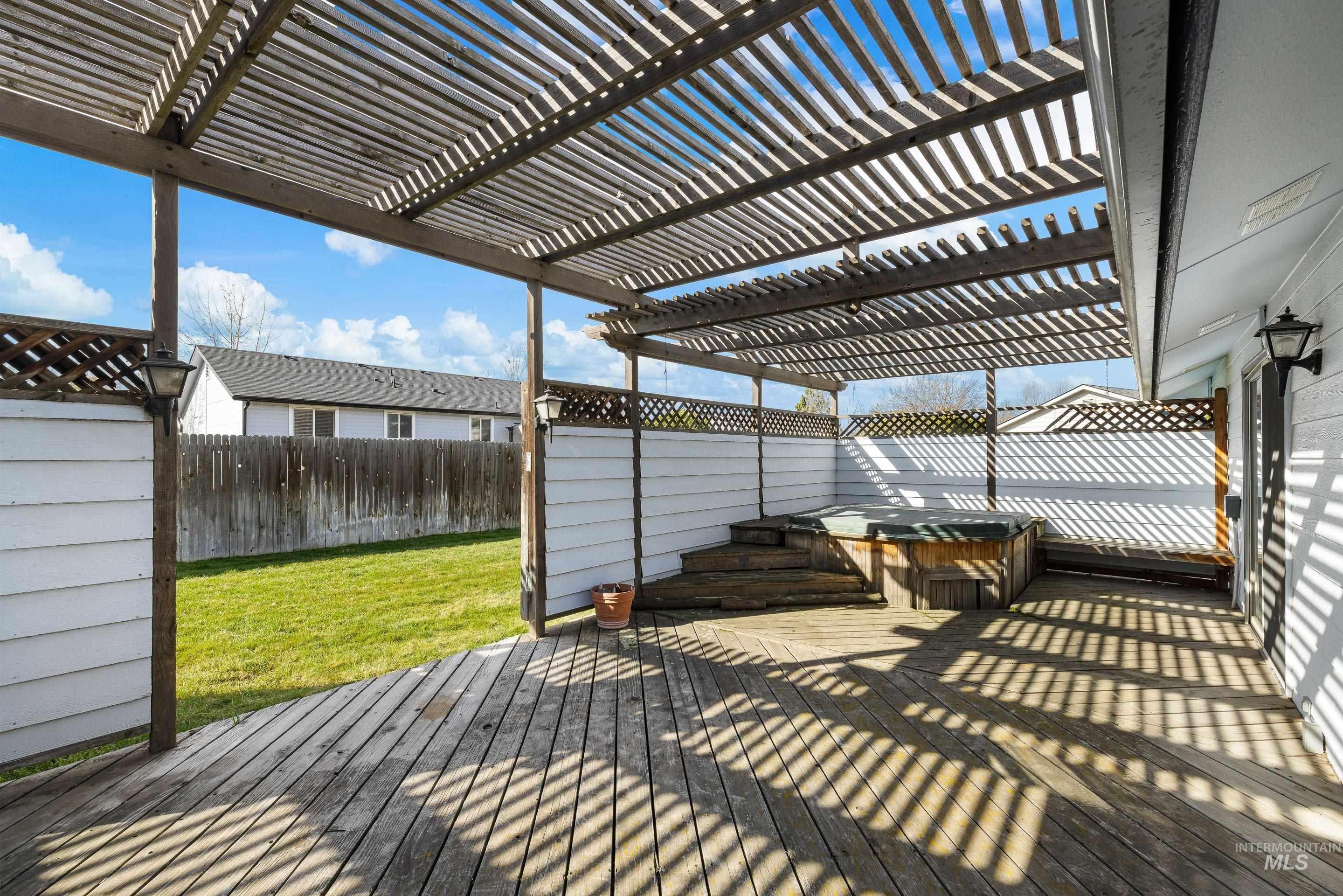 1009 W Crest Wood Cir, Meridian, Idaho 83642, 2 Bedrooms, 2 Bathrooms, Residential For Sale, Price $364,900, 98979507