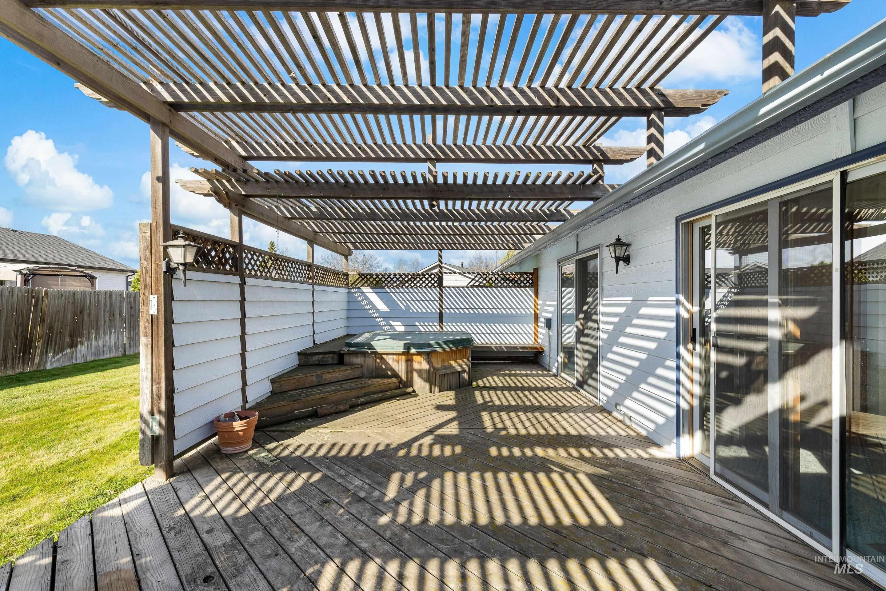 1009 W Crest Wood Cir, Meridian, Idaho 83642, 2 Bedrooms, 2 Bathrooms, Residential For Sale, Price $364,900, 98979507