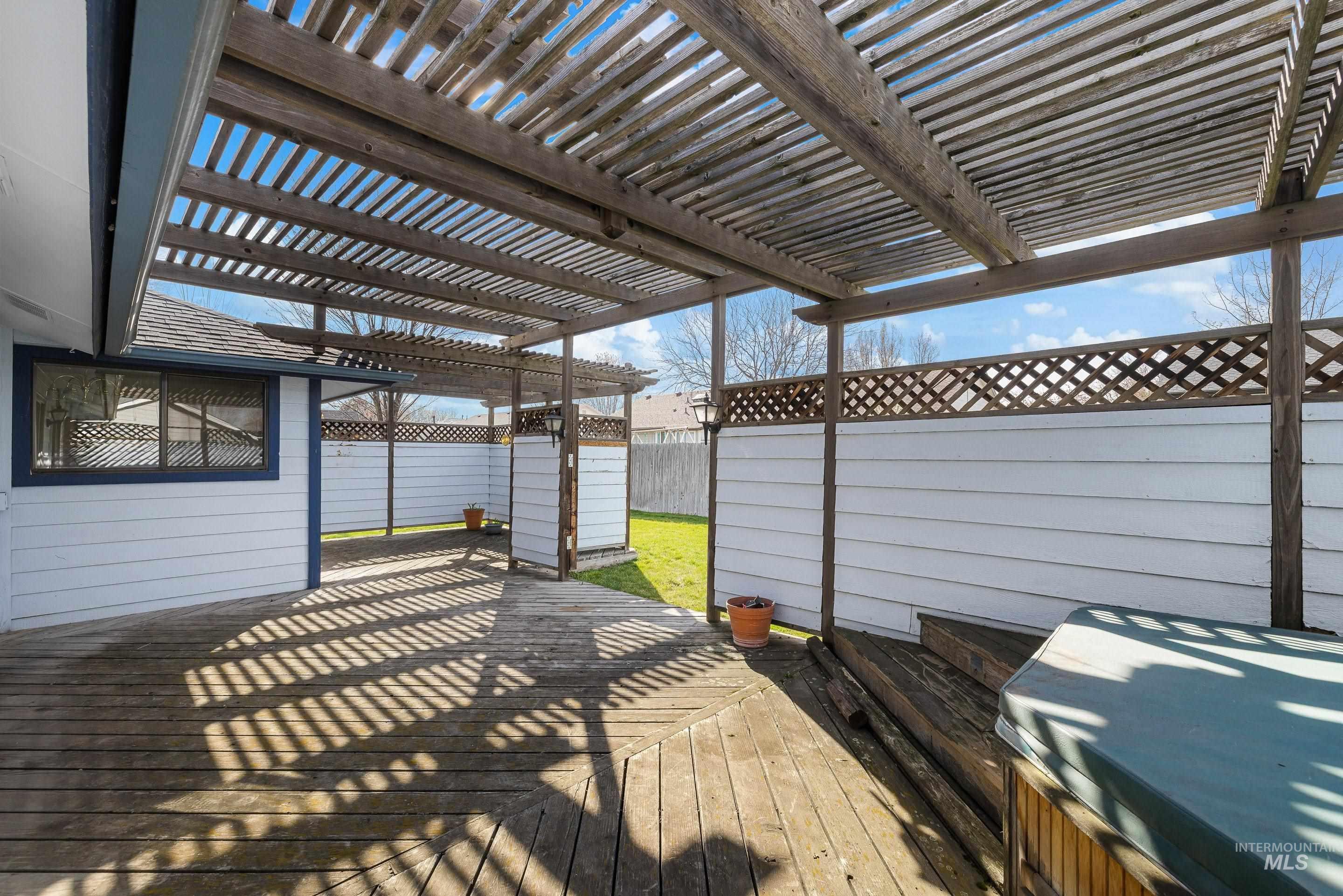 1009 W Crest Wood Cir, Meridian, Idaho 83642, 2 Bedrooms, 2 Bathrooms, Residential For Sale, Price $364,900, 98979507