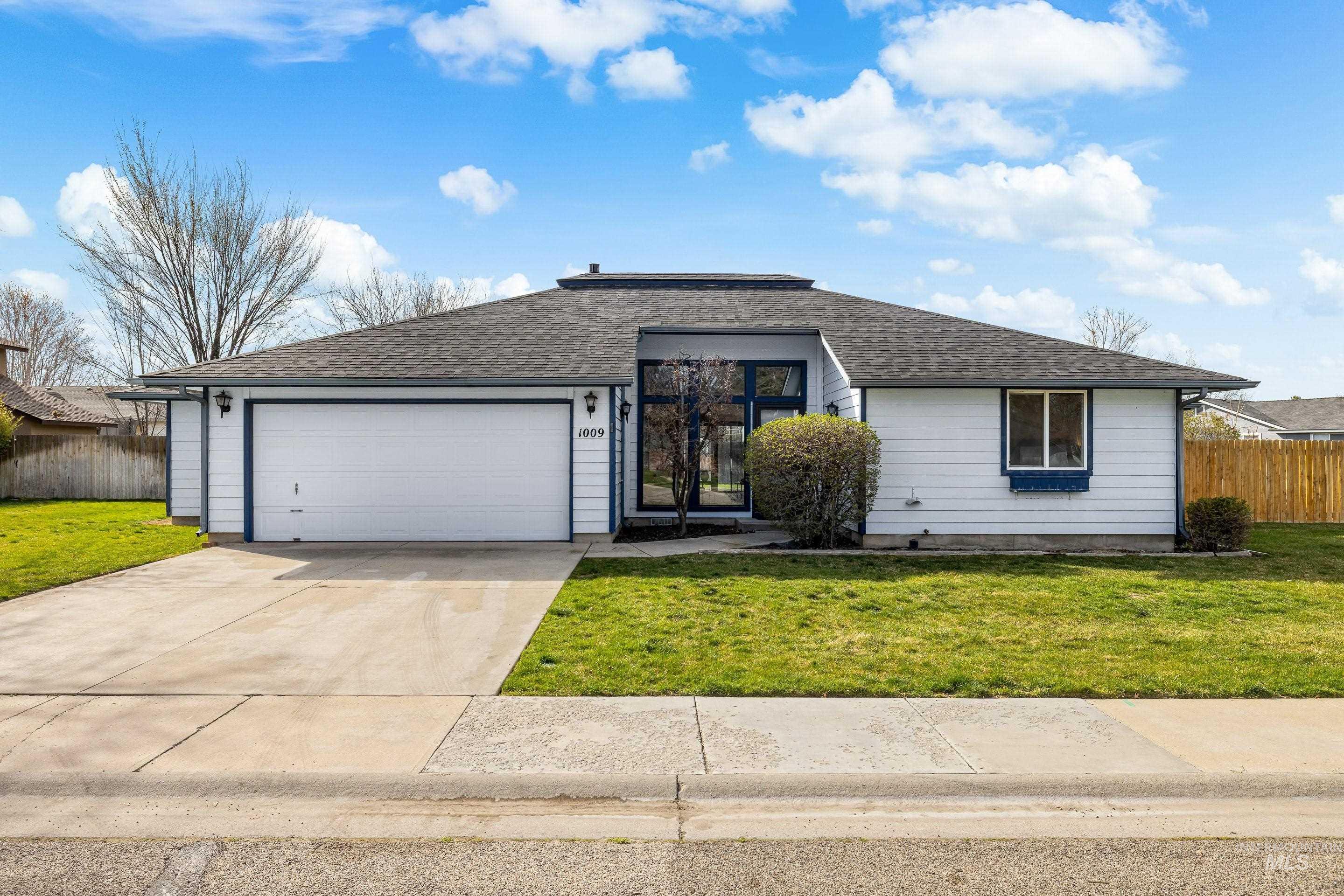 1009 W Crest Wood Cir, Meridian, Idaho 83642, 2 Bedrooms, 2 Bathrooms, Residential For Sale, Price $364,900, 98979507