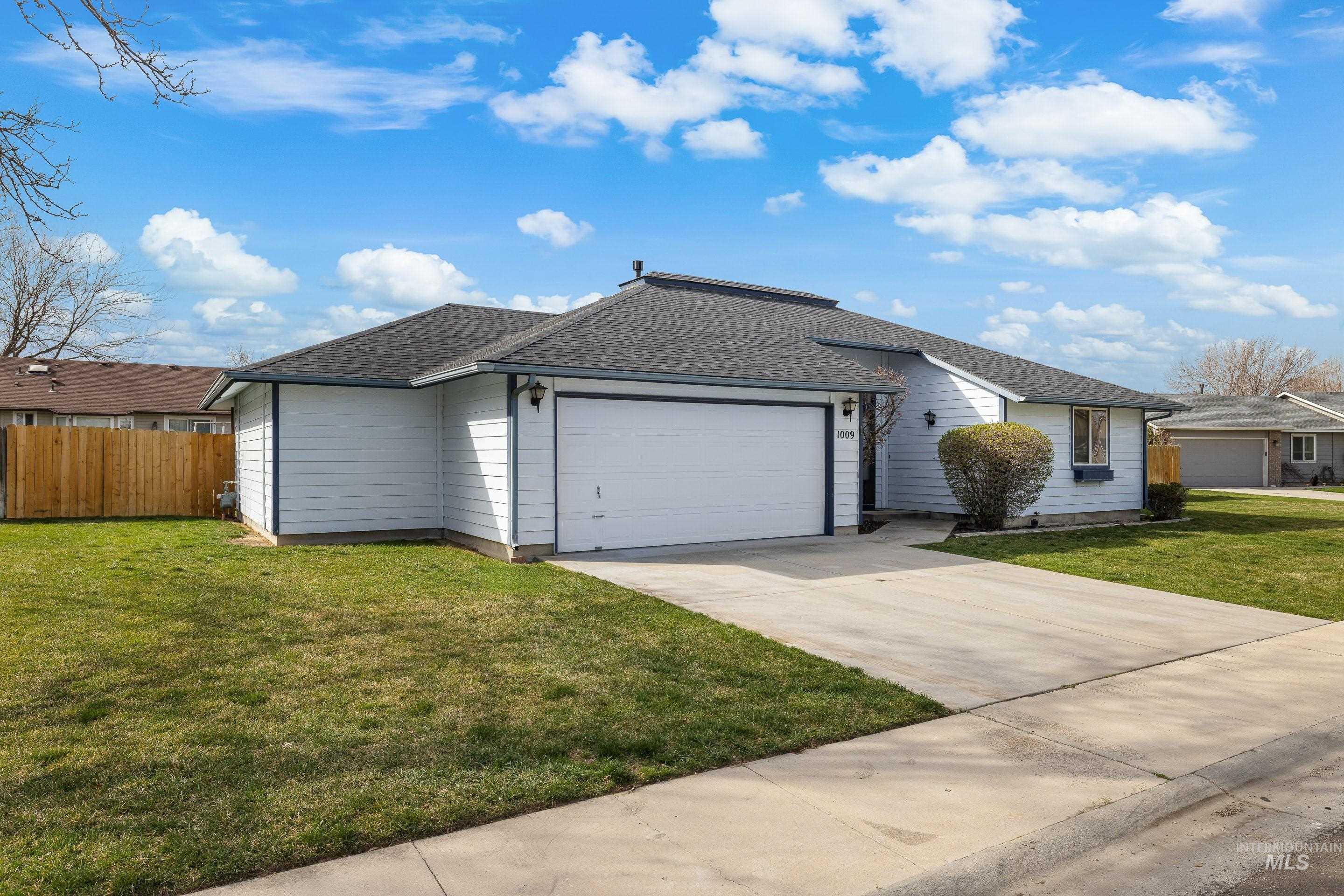 1009 W Crest Wood Cir, Meridian, Idaho 83642, 2 Bedrooms, 2 Bathrooms, Residential For Sale, Price $364,900, 98979507