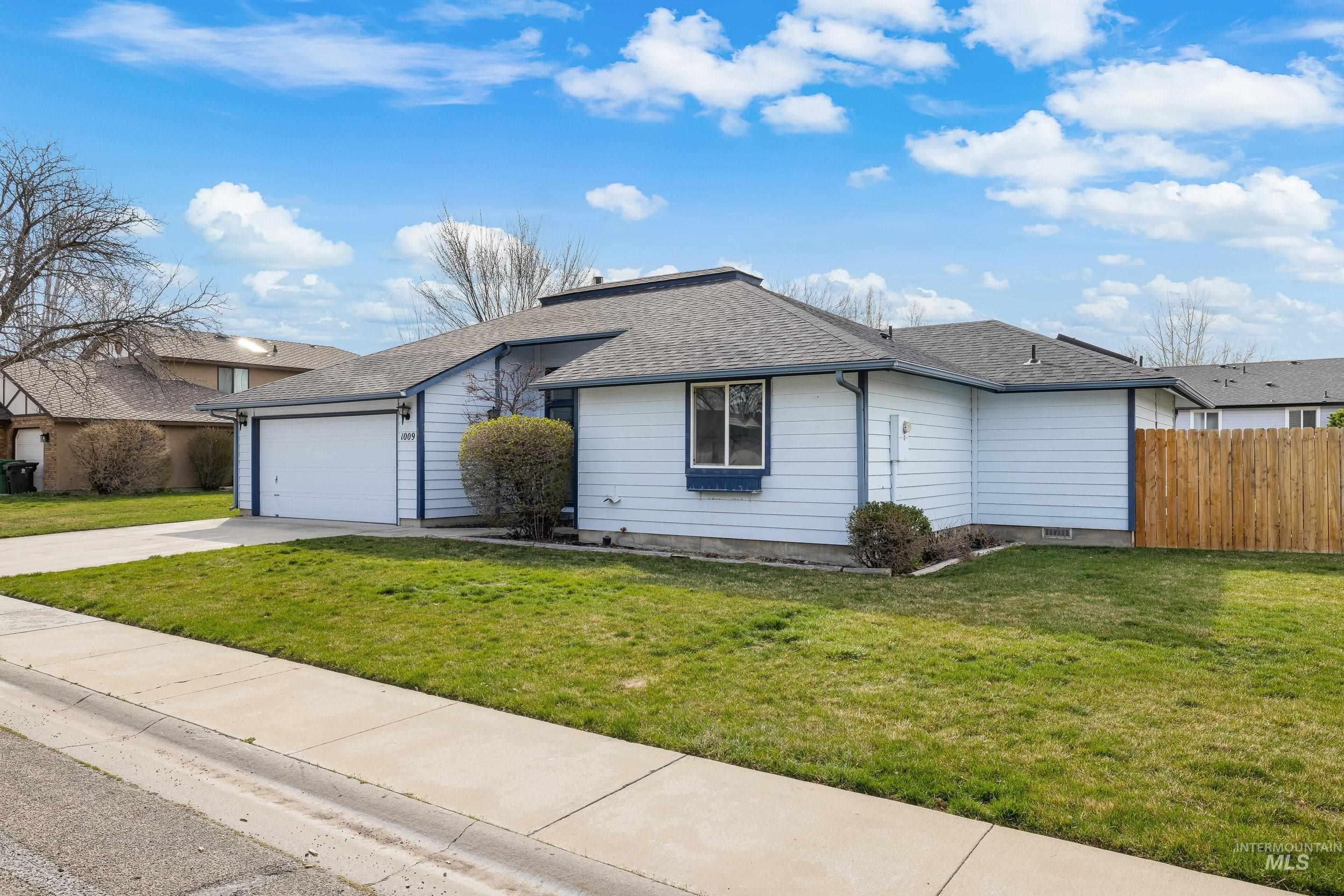 1009 W Crest Wood Cir, Meridian, Idaho 83642, 2 Bedrooms, 2 Bathrooms, Residential For Sale, Price $364,900, 98979507