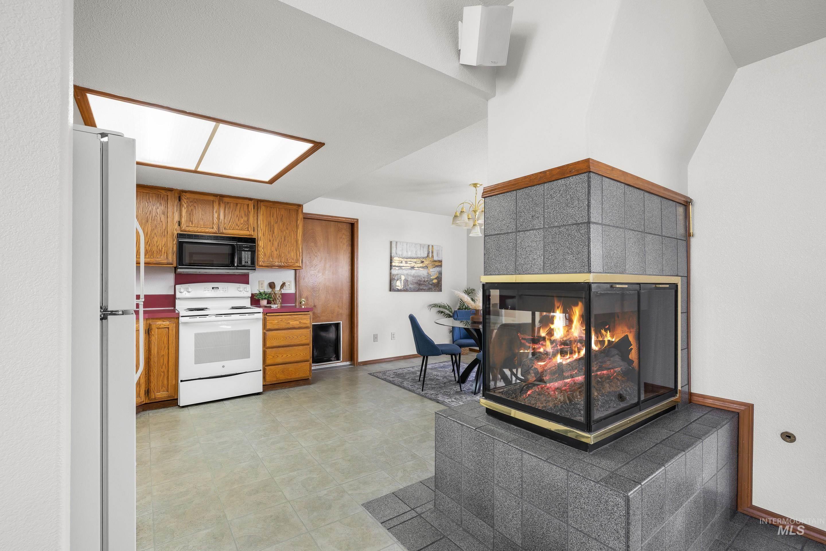 1009 W Crest Wood Cir, Meridian, Idaho 83642, 2 Bedrooms, 2 Bathrooms, Residential For Sale, Price $364,900, 98979507