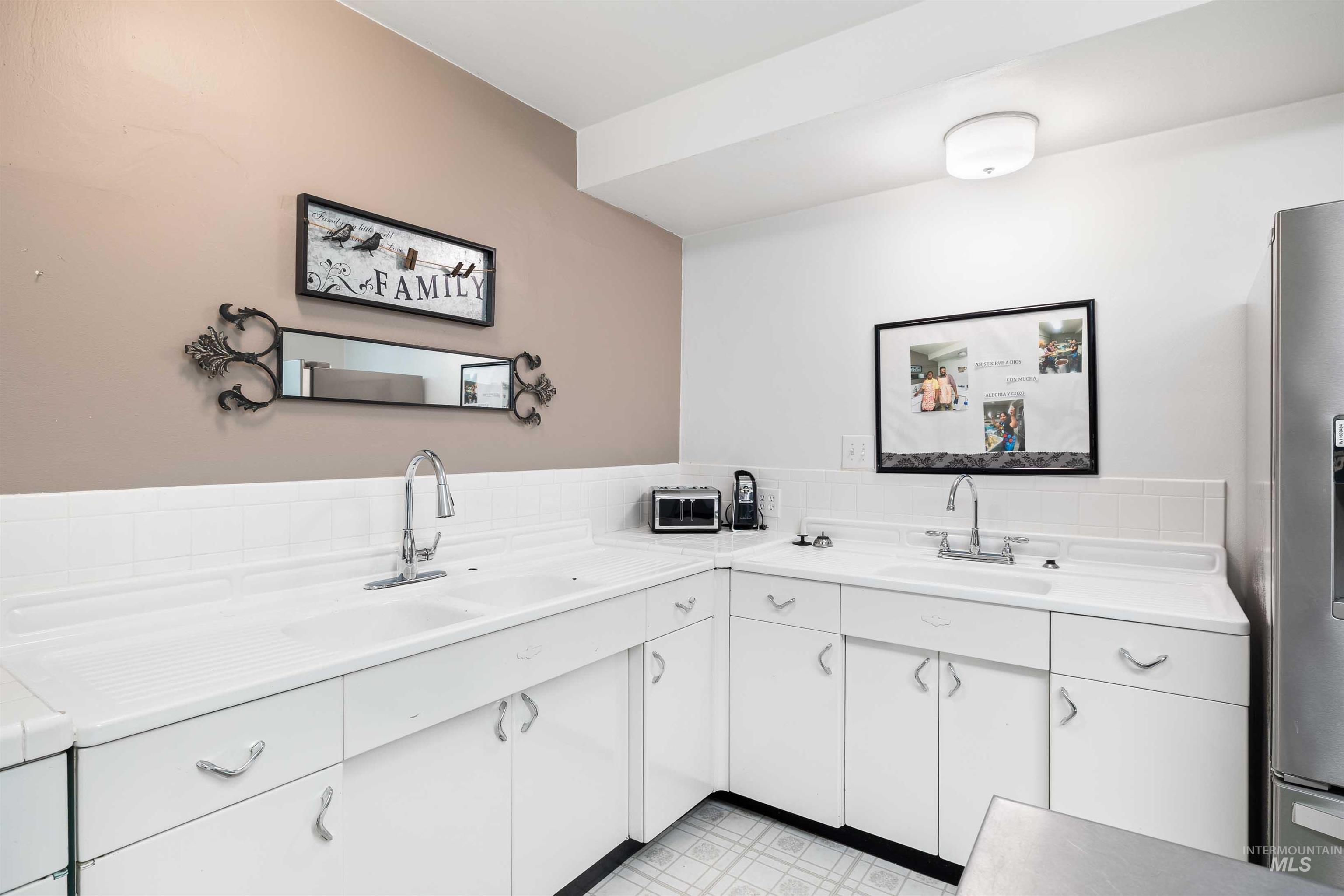 2000 OAKLEY AVE, Burley, Idaho 83318, Business/Commercial For Sale, Price $395,000, 98979510