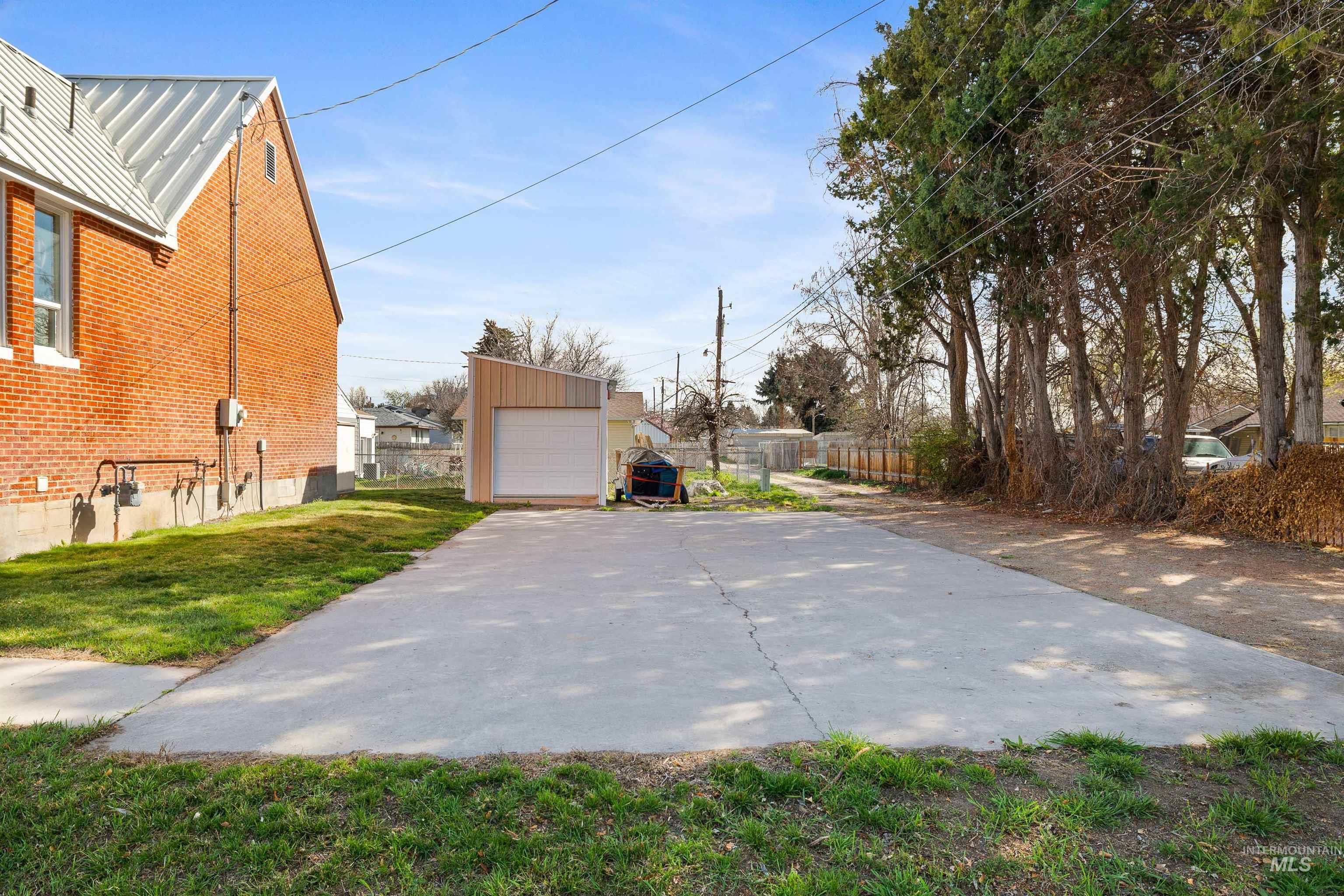 2000 OAKLEY AVE, Burley, Idaho 83318, Business/Commercial For Sale, Price $395,000, 98979510