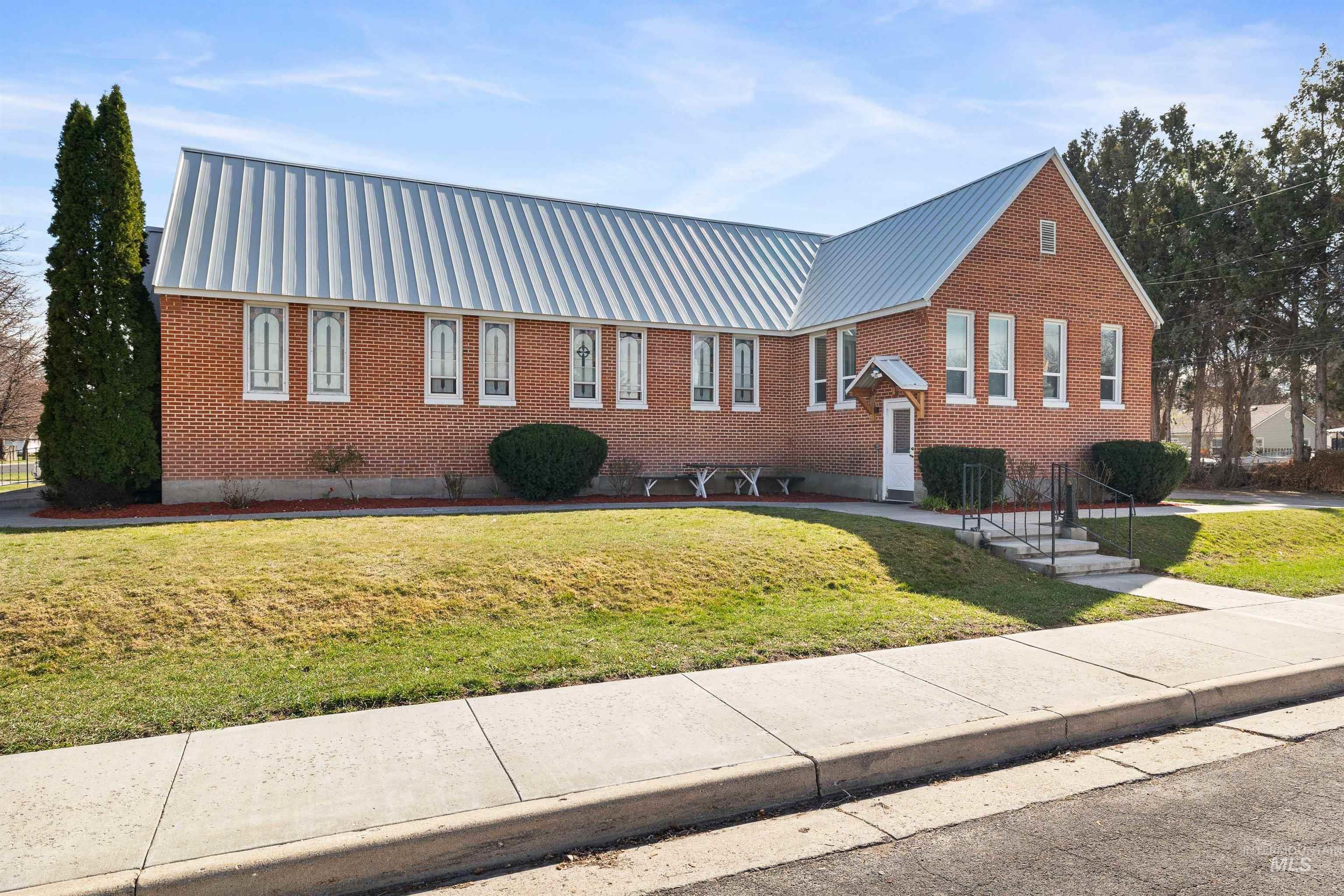 2000 OAKLEY AVE, Burley, Idaho 83318, Business/Commercial For Sale, Price $395,000, 98979510