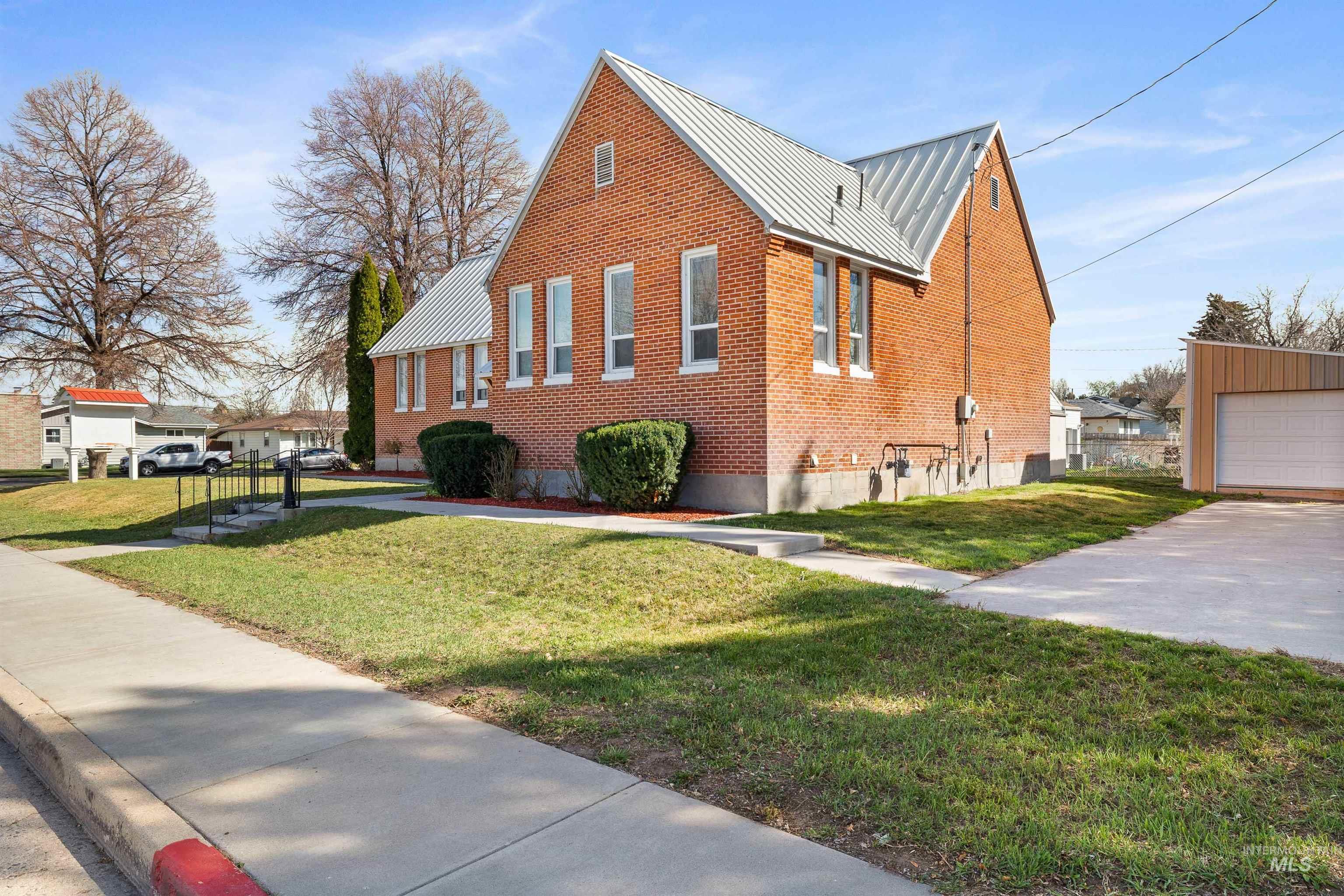 2000 OAKLEY AVE, Burley, Idaho 83318, Business/Commercial For Sale, Price $395,000, 98979510