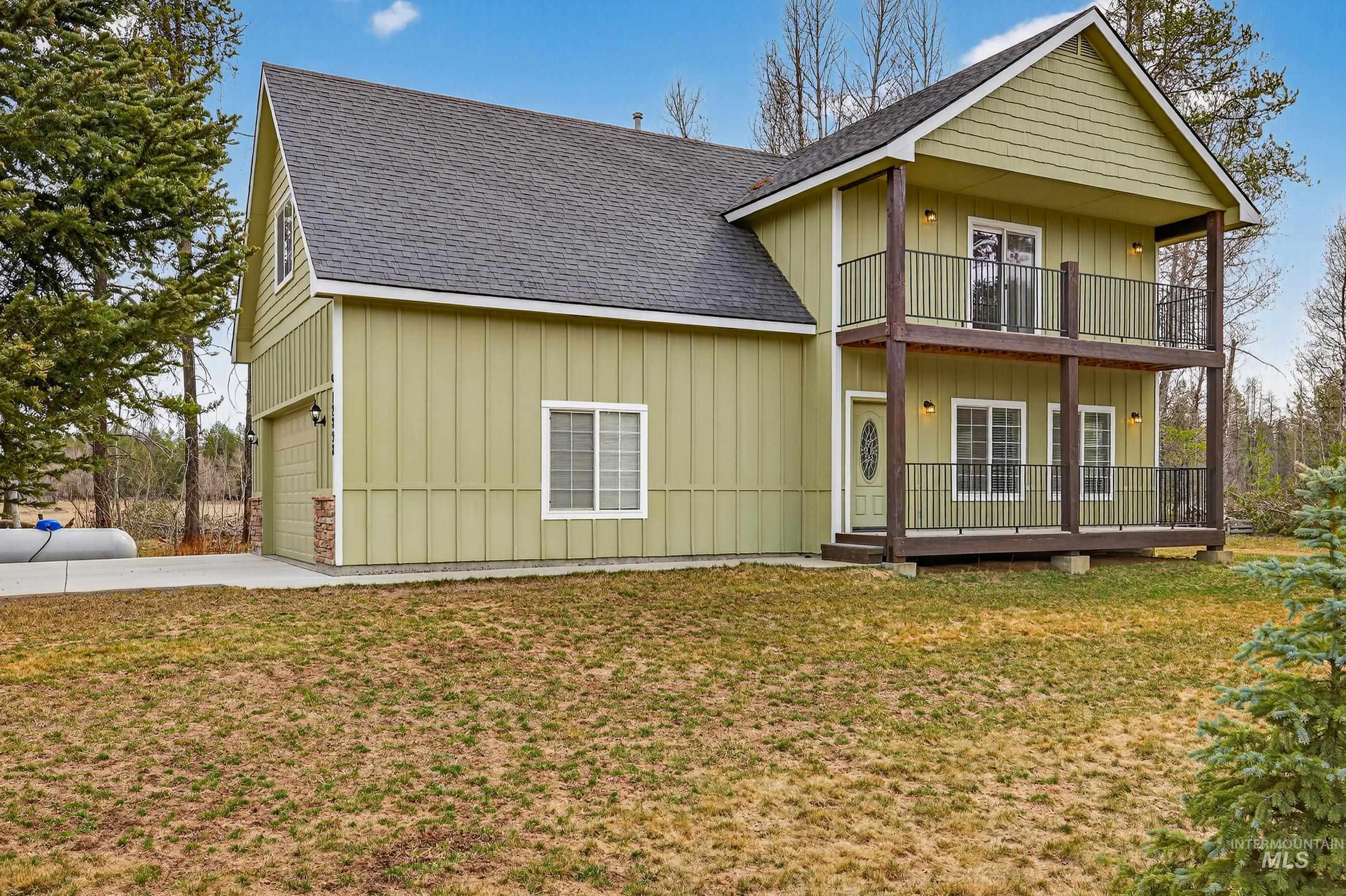 12898 Spring Valley Road, Donnelly, Idaho 83615, 3 Bedrooms, 3.5 Bathrooms, Residential For Sale, Price $630,000, 98979511