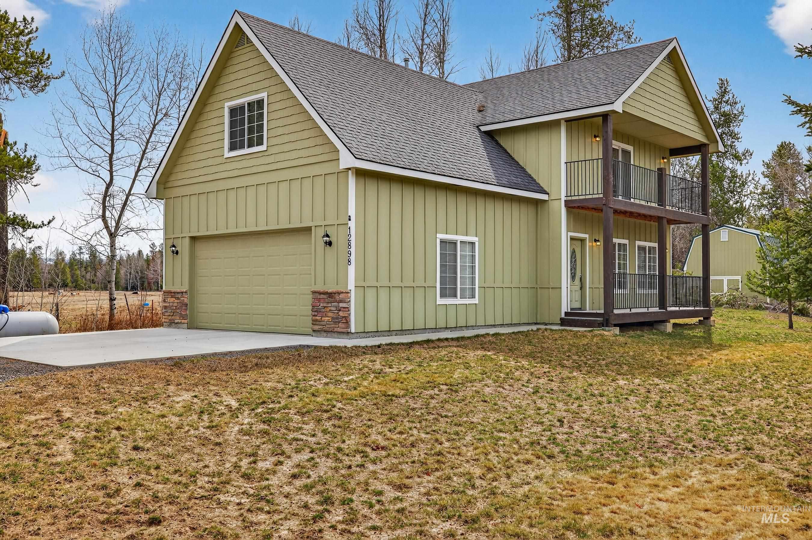 12898 Spring Valley Road, Donnelly, Idaho 83615, 3 Bedrooms, 3.5 Bathrooms, Residential For Sale, Price $630,000, 98979511