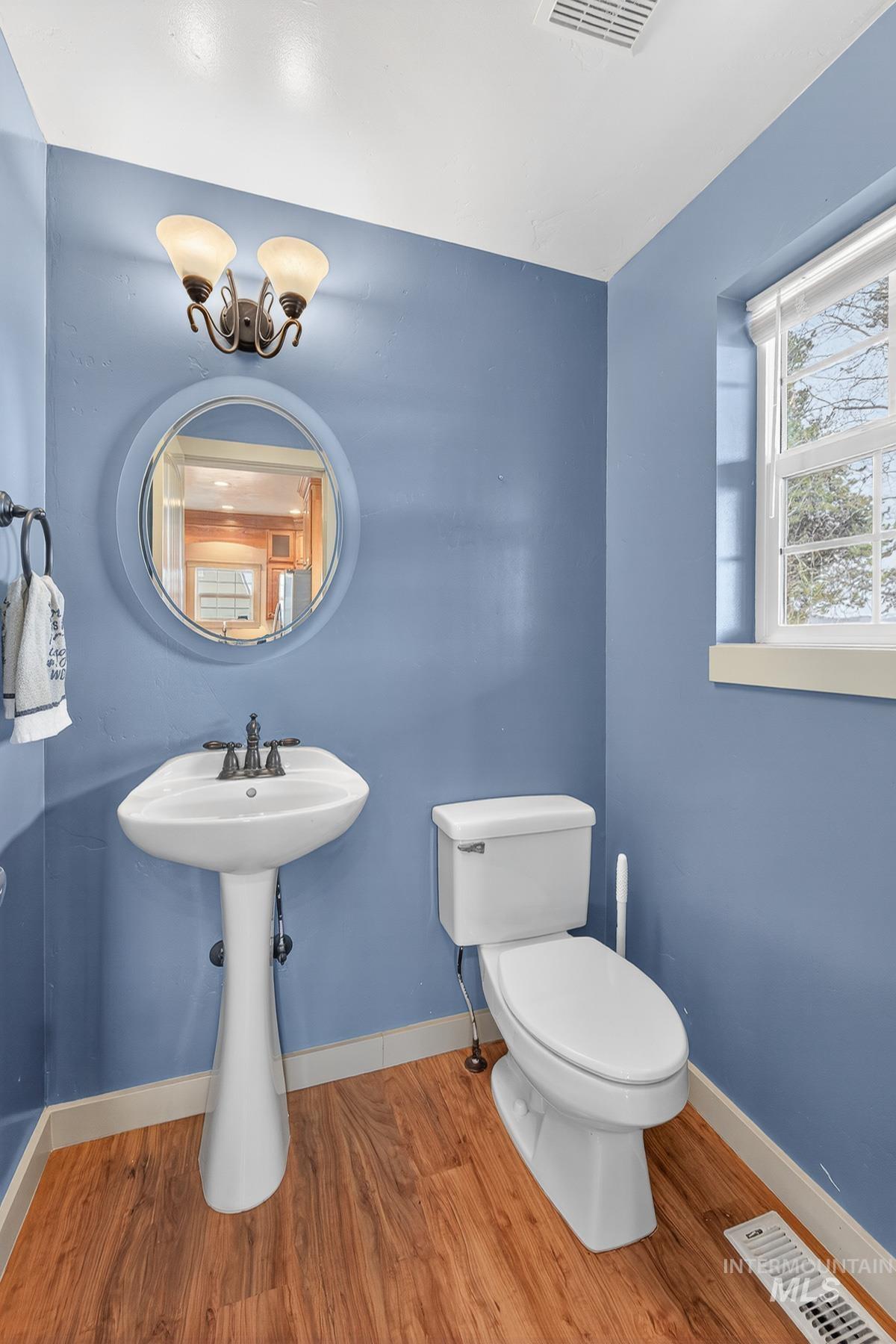 12898 Spring Valley Road, Donnelly, Idaho 83615, 3 Bedrooms, 3.5 Bathrooms, Residential For Sale, Price $630,000, 98979511