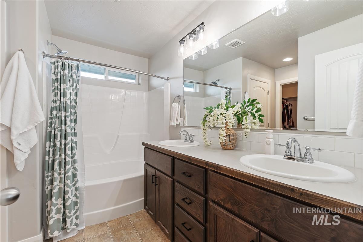 9417 S Updale Ave, Kuna, Idaho 83634, 3 Bedrooms, 2.5 Bathrooms, Residential For Sale, Price $514,900, 98979512