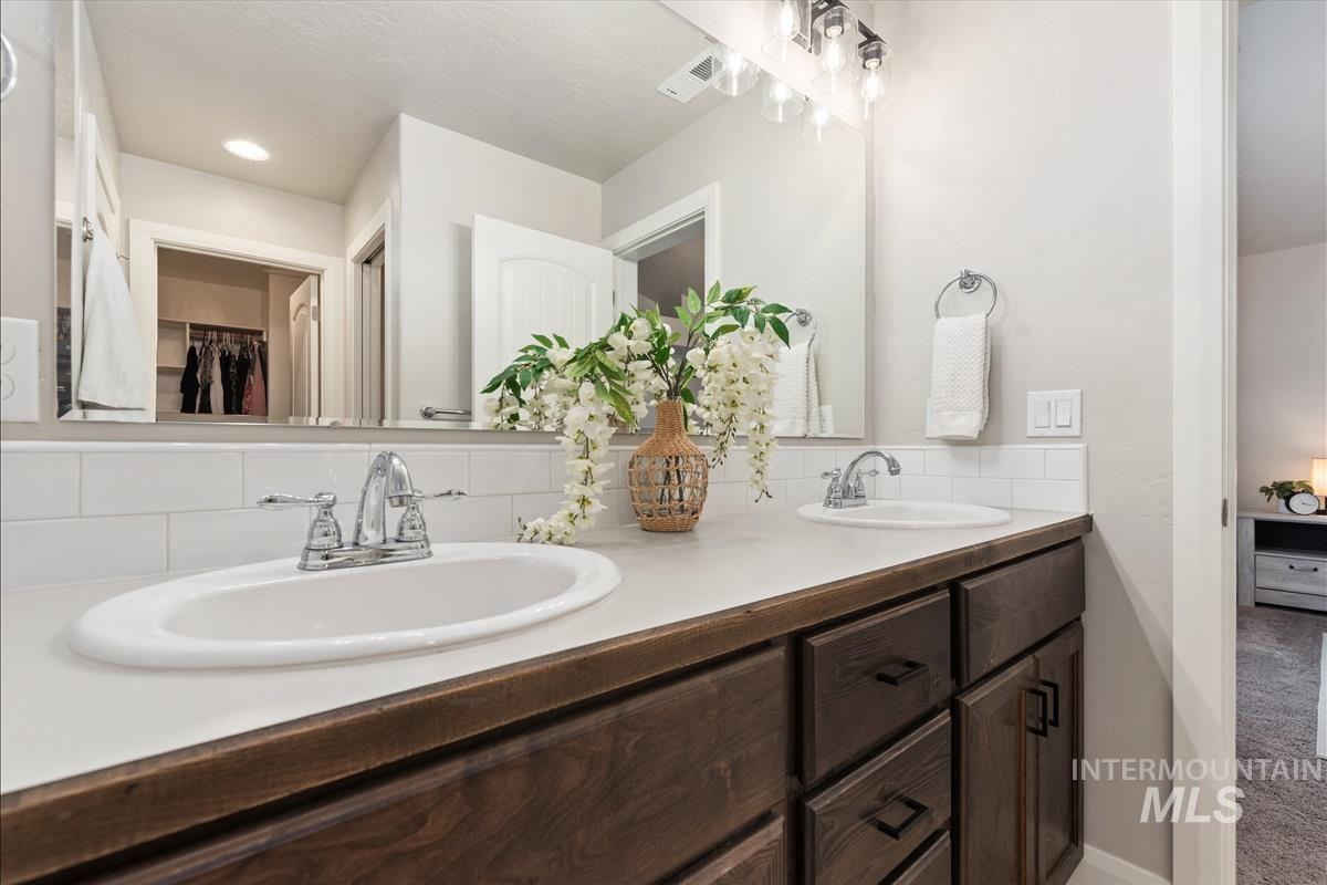 9417 S Updale Ave, Kuna, Idaho 83634, 3 Bedrooms, 2.5 Bathrooms, Residential For Sale, Price $514,900, 98979512