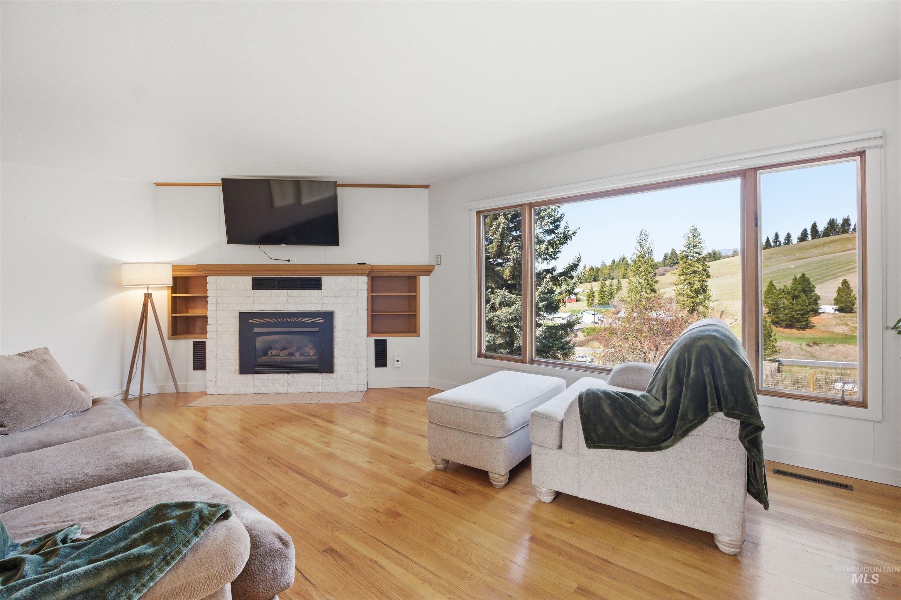 107 E A St., Troy, Idaho 83871, 5 Bedrooms, 2 Bathrooms, Residential For Sale, Price $449,000, 98979513