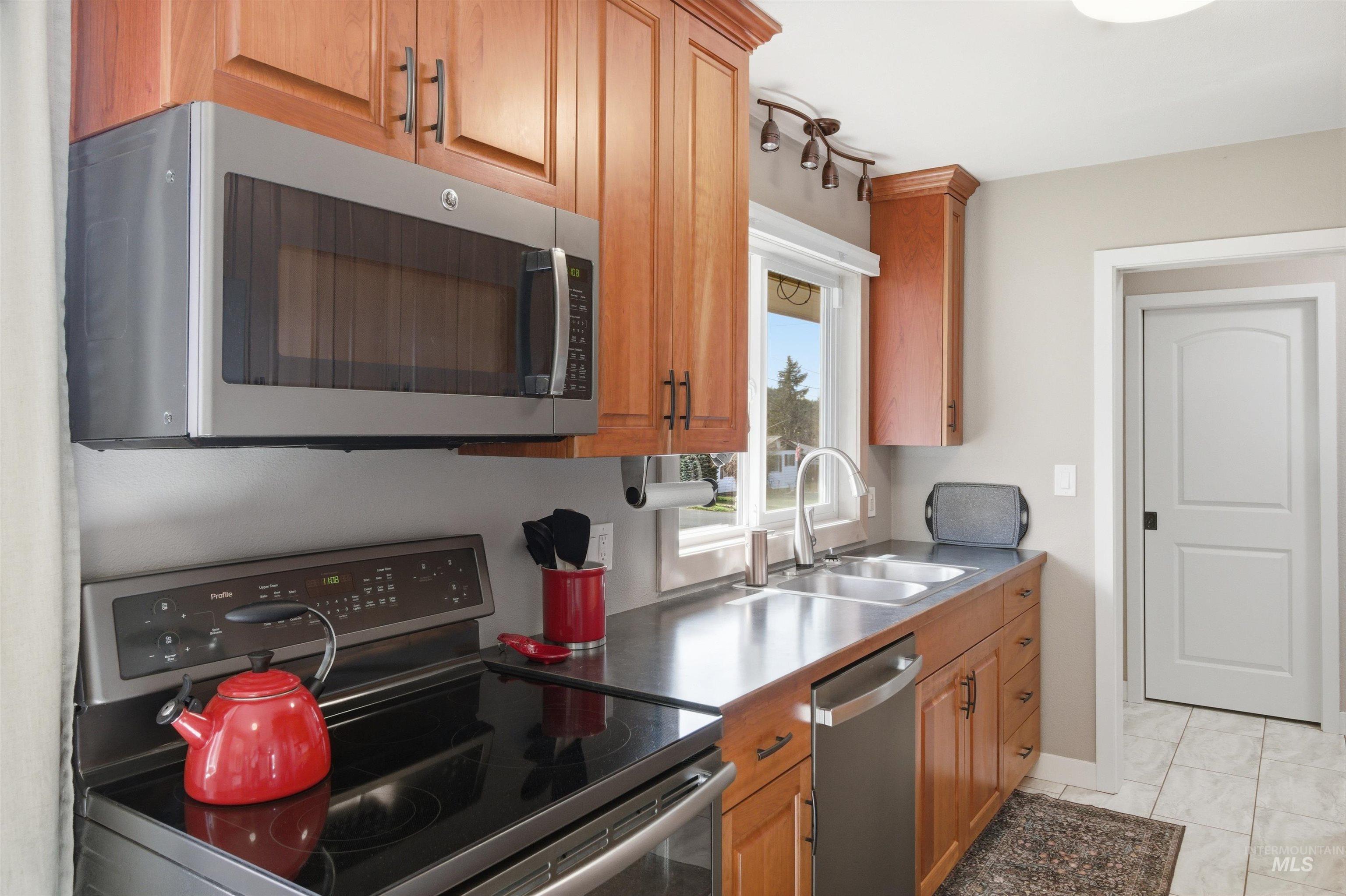 107 E A St., Troy, Idaho 83871, 5 Bedrooms, 2 Bathrooms, Residential For Sale, Price $449,000, 98979513