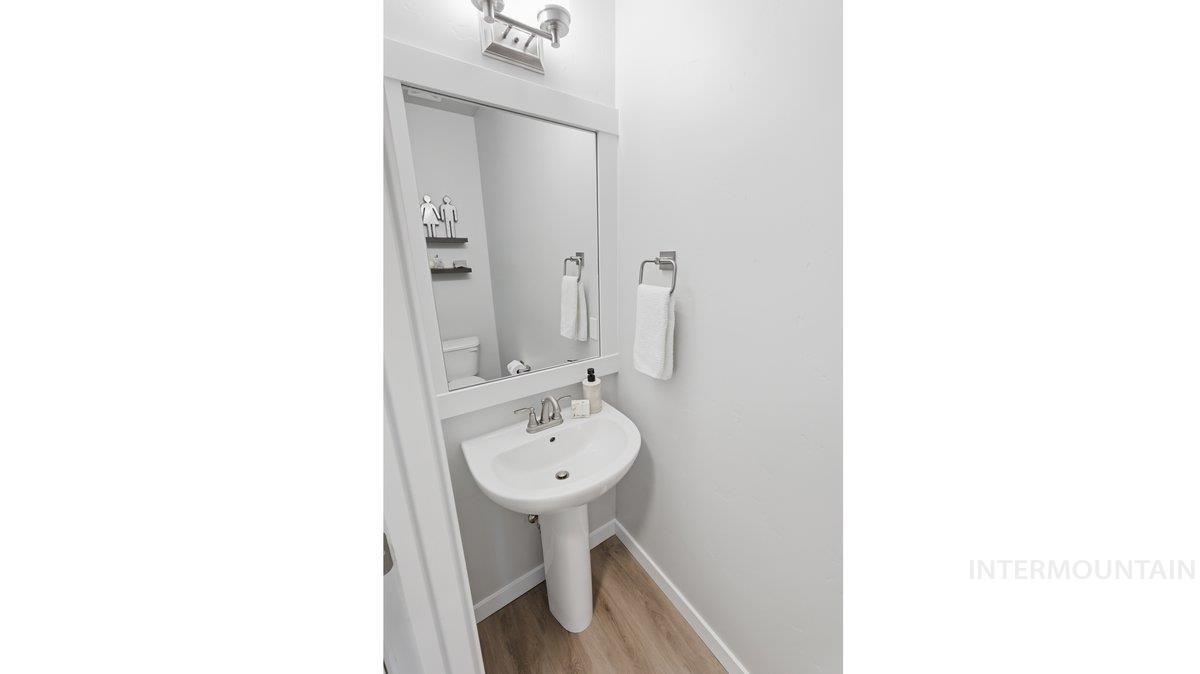 5764 W Stadium Ln, Eagle, Idaho 83616, 3 Bedrooms, 2.5 Bathrooms, Residential For Sale, Price $427,900, 98979521