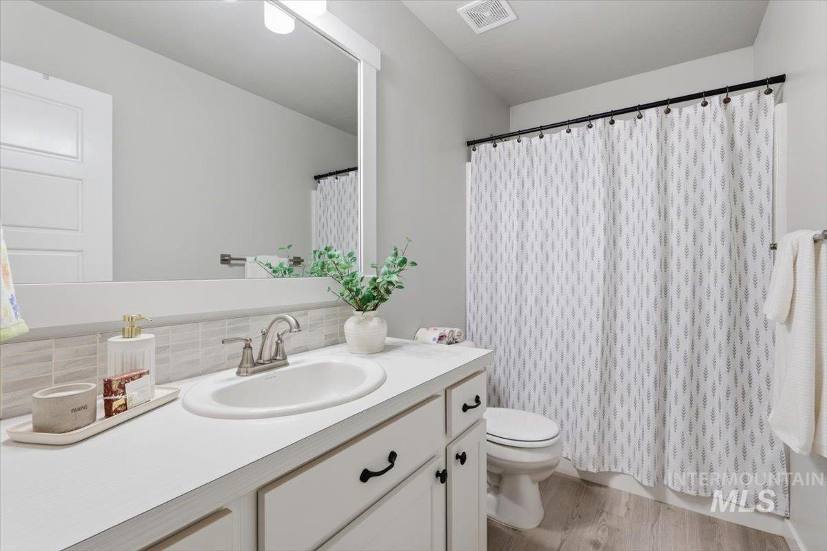 5764 W Stadium Ln, Eagle, Idaho 83616, 3 Bedrooms, 2.5 Bathrooms, Residential For Sale, Price $427,900, 98979521