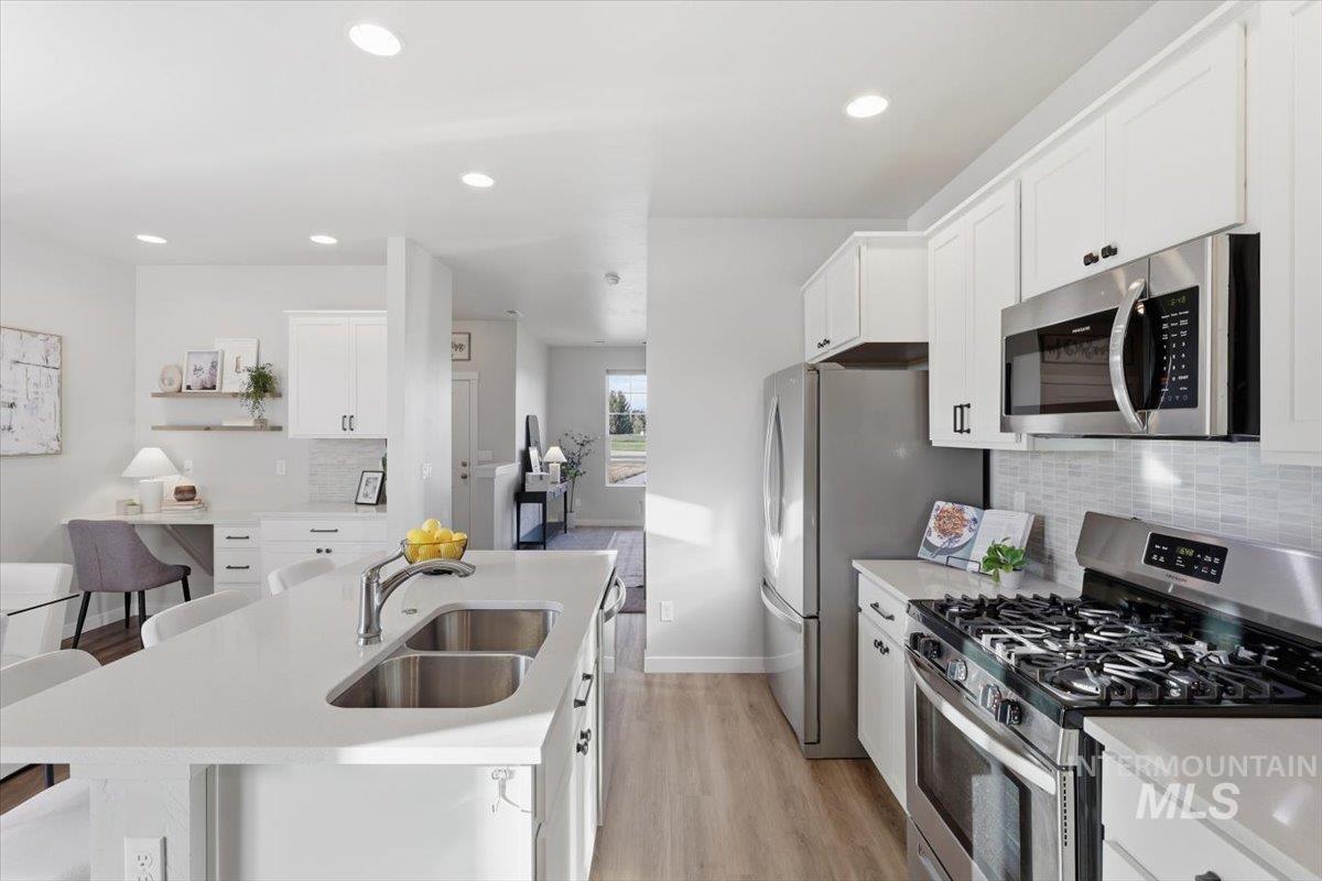 5764 W Stadium Ln, Eagle, Idaho 83616, 3 Bedrooms, 2.5 Bathrooms, Residential For Sale, Price $427,900, 98979521