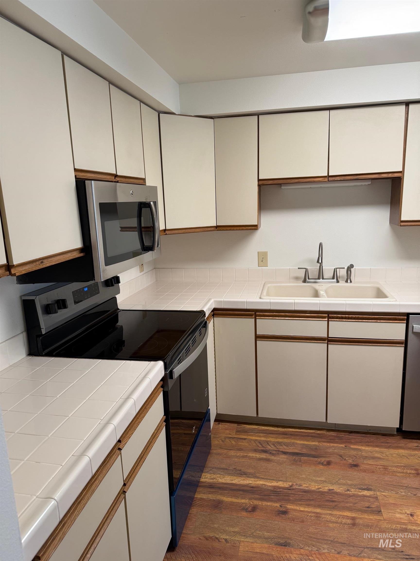 3695 S Gekeler Lane #17, Boise, Idaho 83706, 1 Bedroom, 1 Bathroom, Residential For Sale, Price $274,900,MLS 98979525