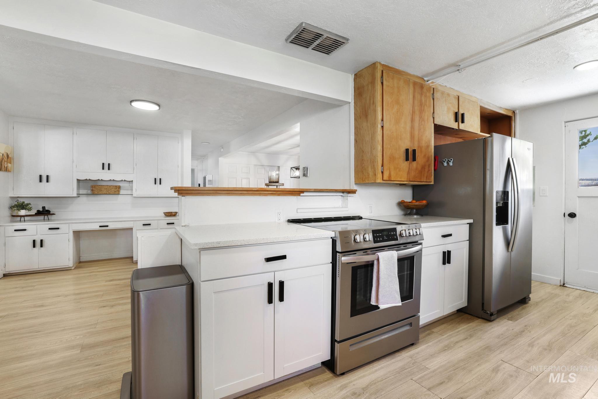 1420 Spruce Ave, Twin Falls, Idaho 83301-4137, 2 Bedrooms, 1.5 Bathrooms, Residential For Sale, Price $310,000,MLS 98979531