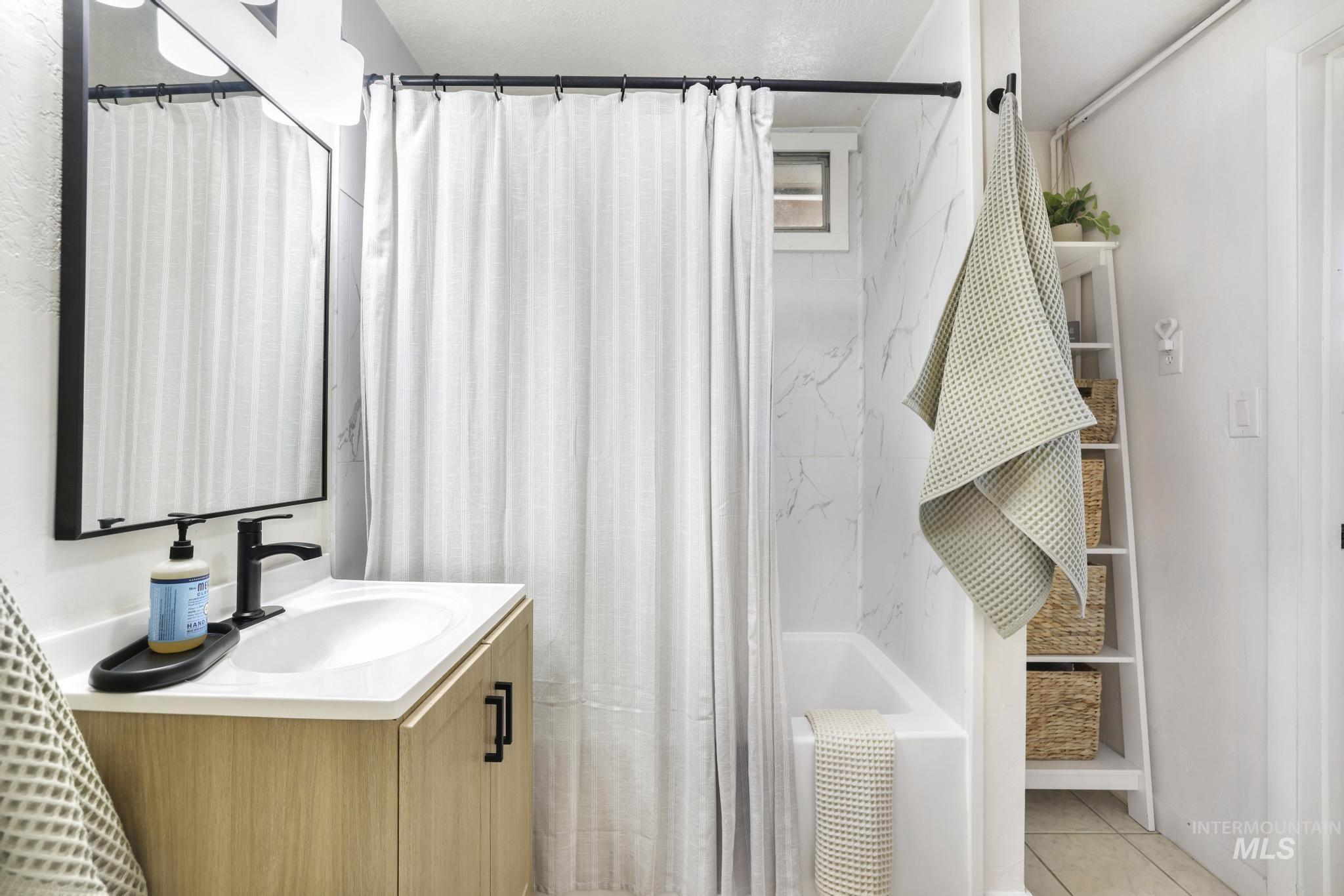 1420 Spruce Ave, Twin Falls, Idaho 83301-4137, 2 Bedrooms, 1.5 Bathrooms, Residential For Sale, Price $310,000,MLS 98979531