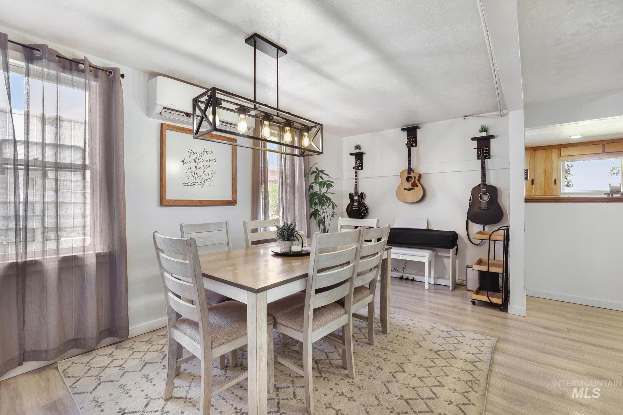 1420 Spruce Ave, Twin Falls, Idaho 83301-4137, 2 Bedrooms, 1.5 Bathrooms, Residential For Sale, Price $310,000,MLS 98979531