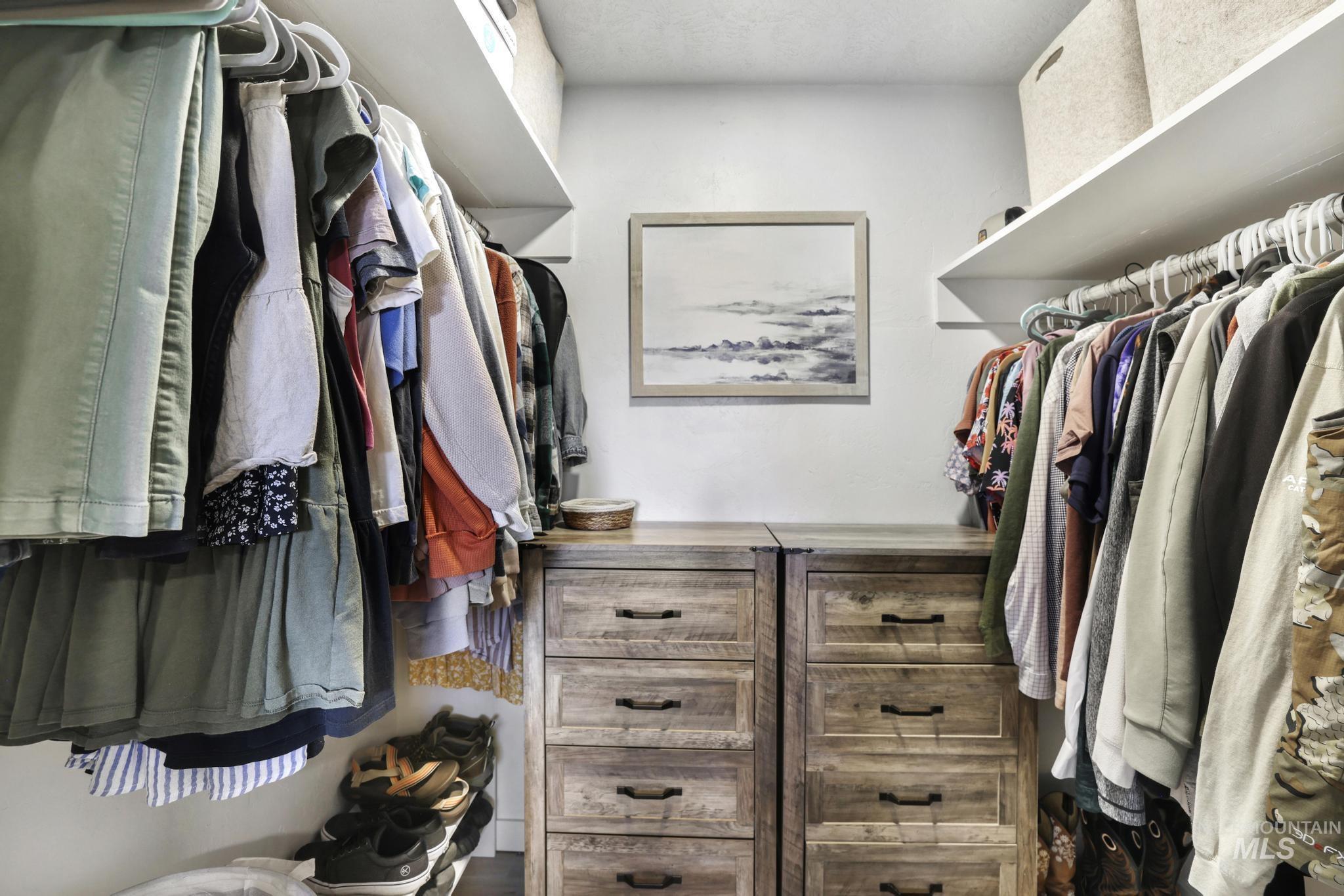 1420 Spruce Ave, Twin Falls, Idaho 83301-4137, 2 Bedrooms, 1.5 Bathrooms, Residential For Sale, Price $310,000,MLS 98979531