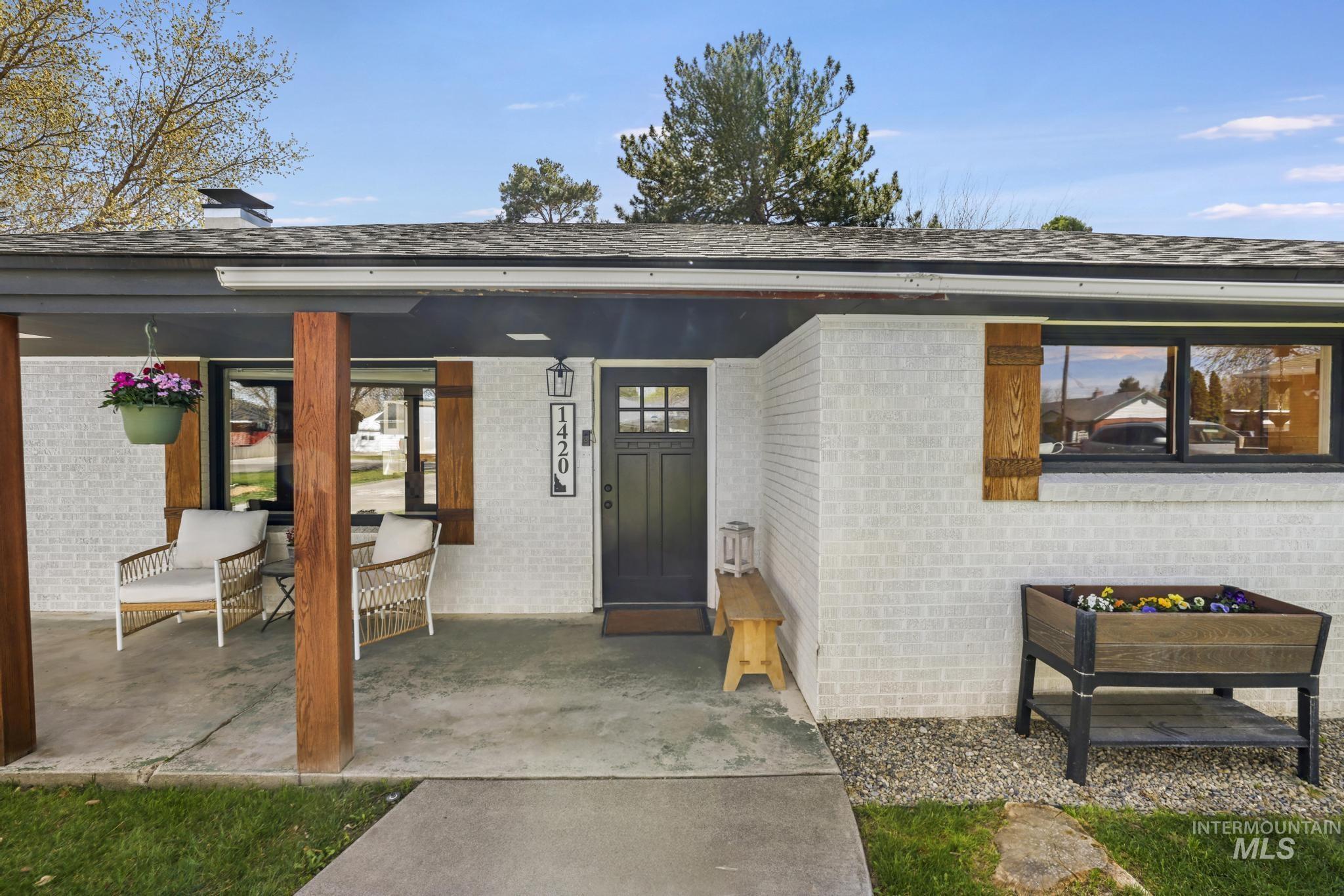 1420 Spruce Ave, Twin Falls, Idaho 83301-4137, 2 Bedrooms, 1.5 Bathrooms, Residential For Sale, Price $310,000,MLS 98979531