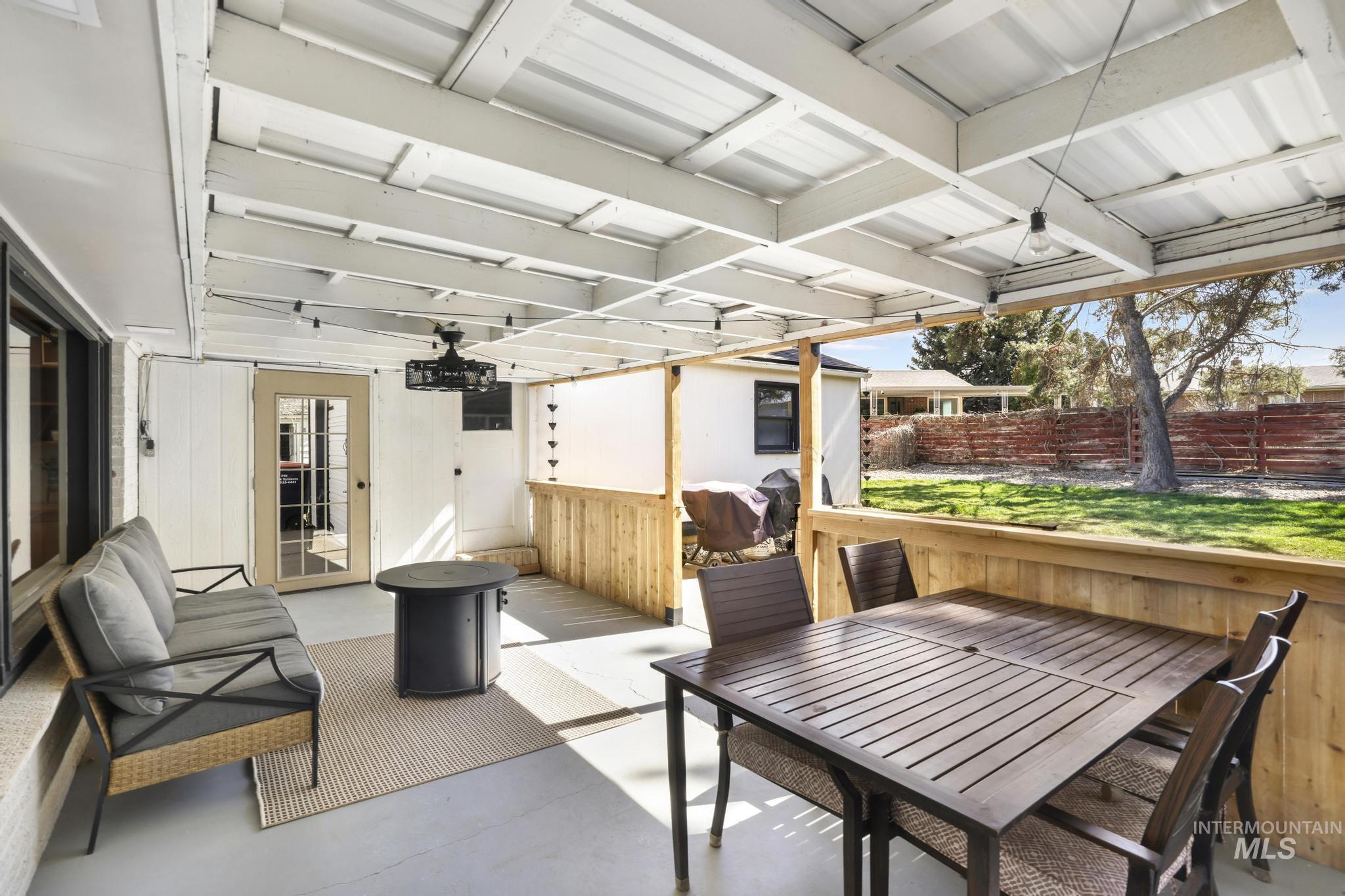 1420 Spruce Ave, Twin Falls, Idaho 83301-4137, 2 Bedrooms, 1.5 Bathrooms, Residential For Sale, Price $310,000,MLS 98979531