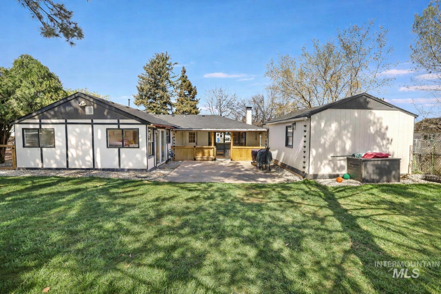 1420 Spruce Ave, Twin Falls, Idaho 83301-4137, 2 Bedrooms, 1.5 Bathrooms, Residential For Sale, Price $310,000,MLS 98979531