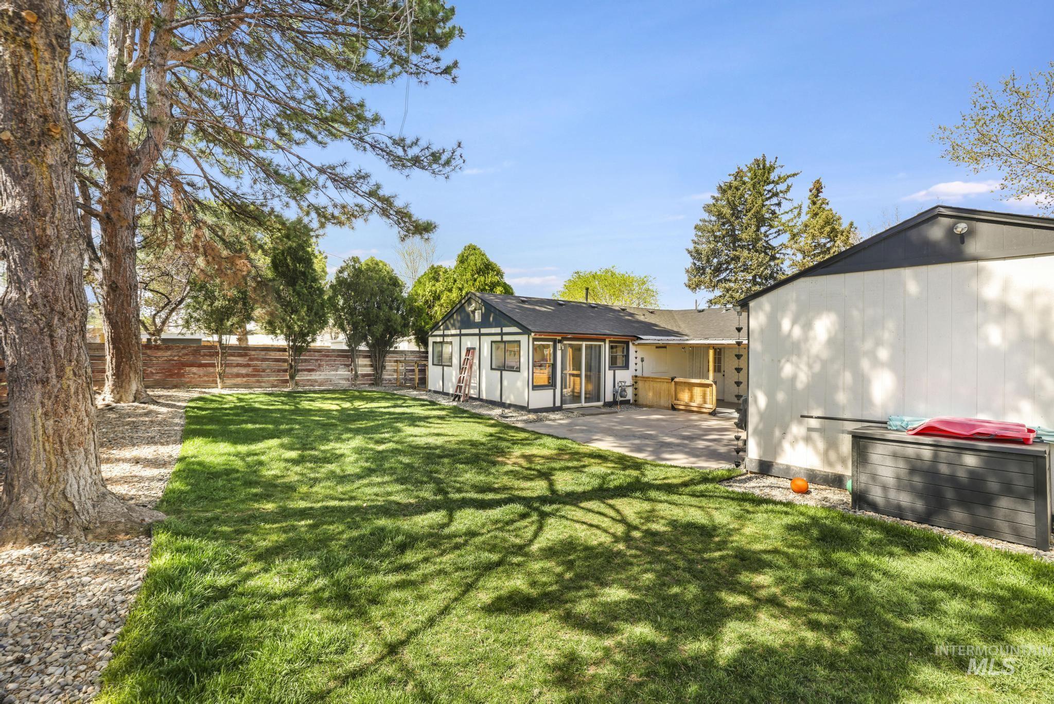 1420 Spruce Ave, Twin Falls, Idaho 83301-4137, 2 Bedrooms, 1.5 Bathrooms, Residential For Sale, Price $310,000,MLS 98979531